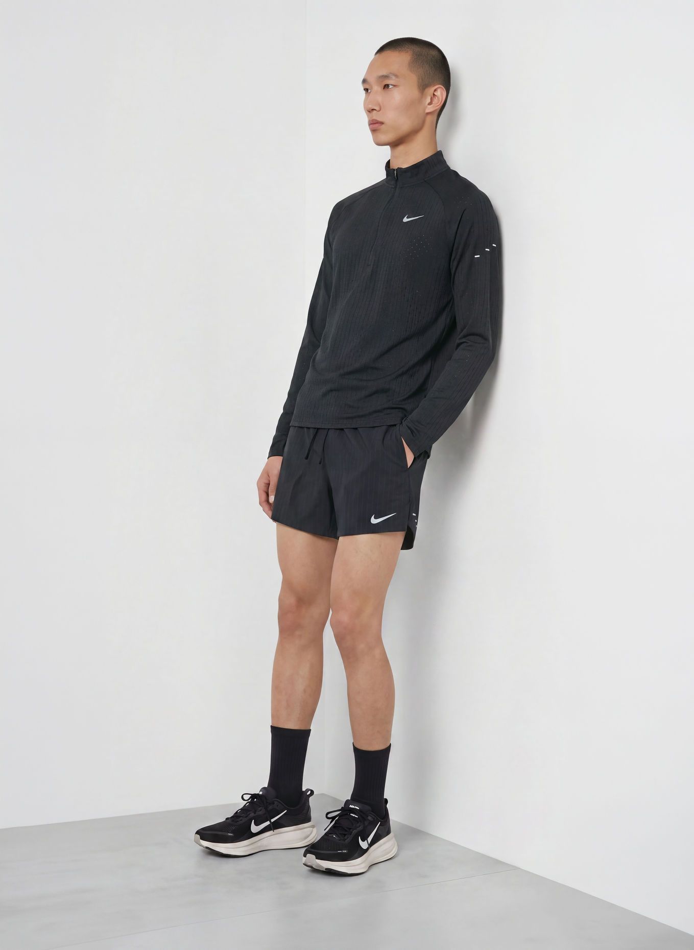 Nike Funktionsshirt STRIDE AERO-FIT: SCHWARZ