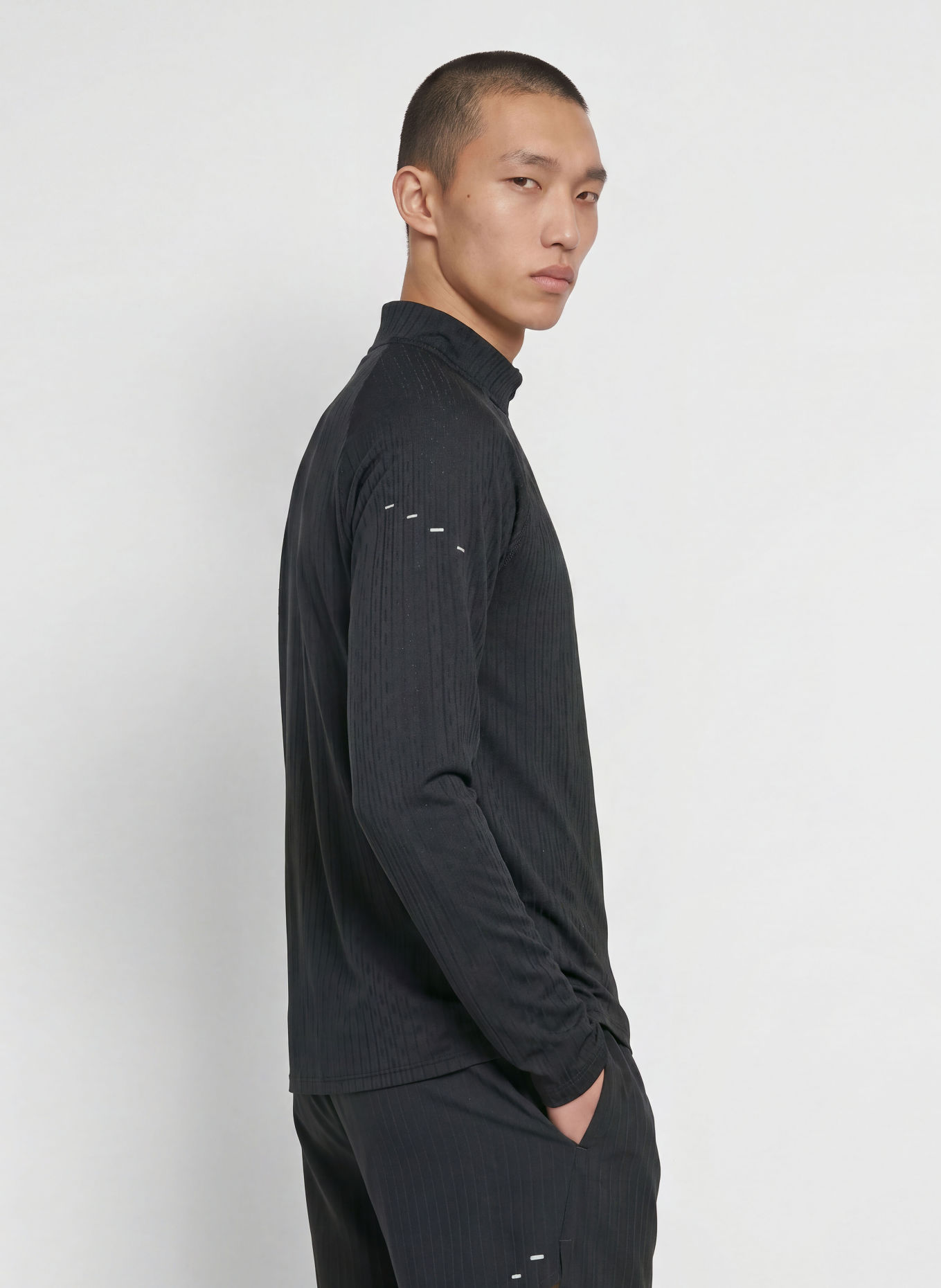 Nike Funktionsshirt STRIDE AERO-FIT: SCHWARZ