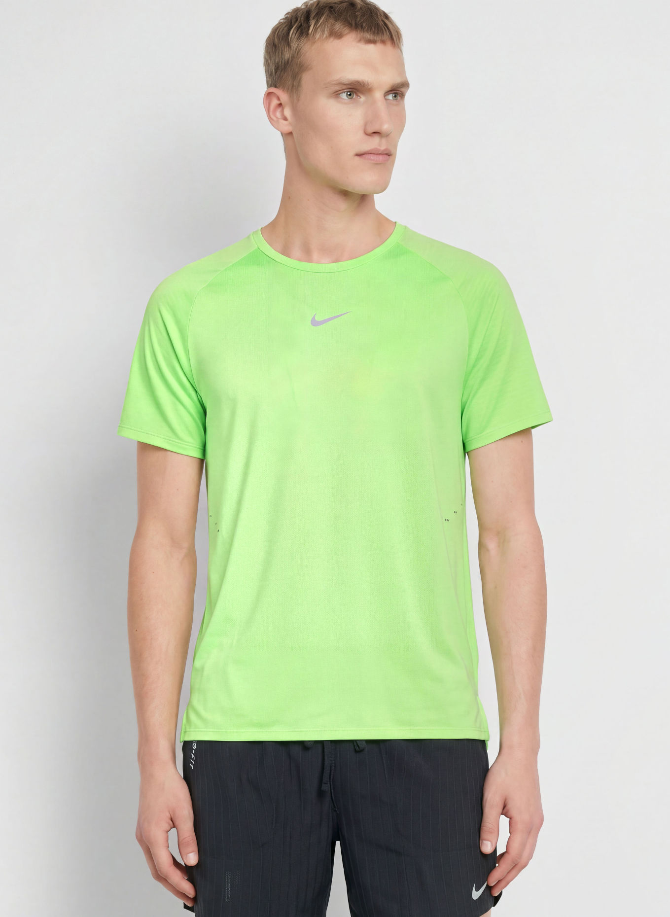 Nike Tricou funcțional STRIDE: VERDE NEON