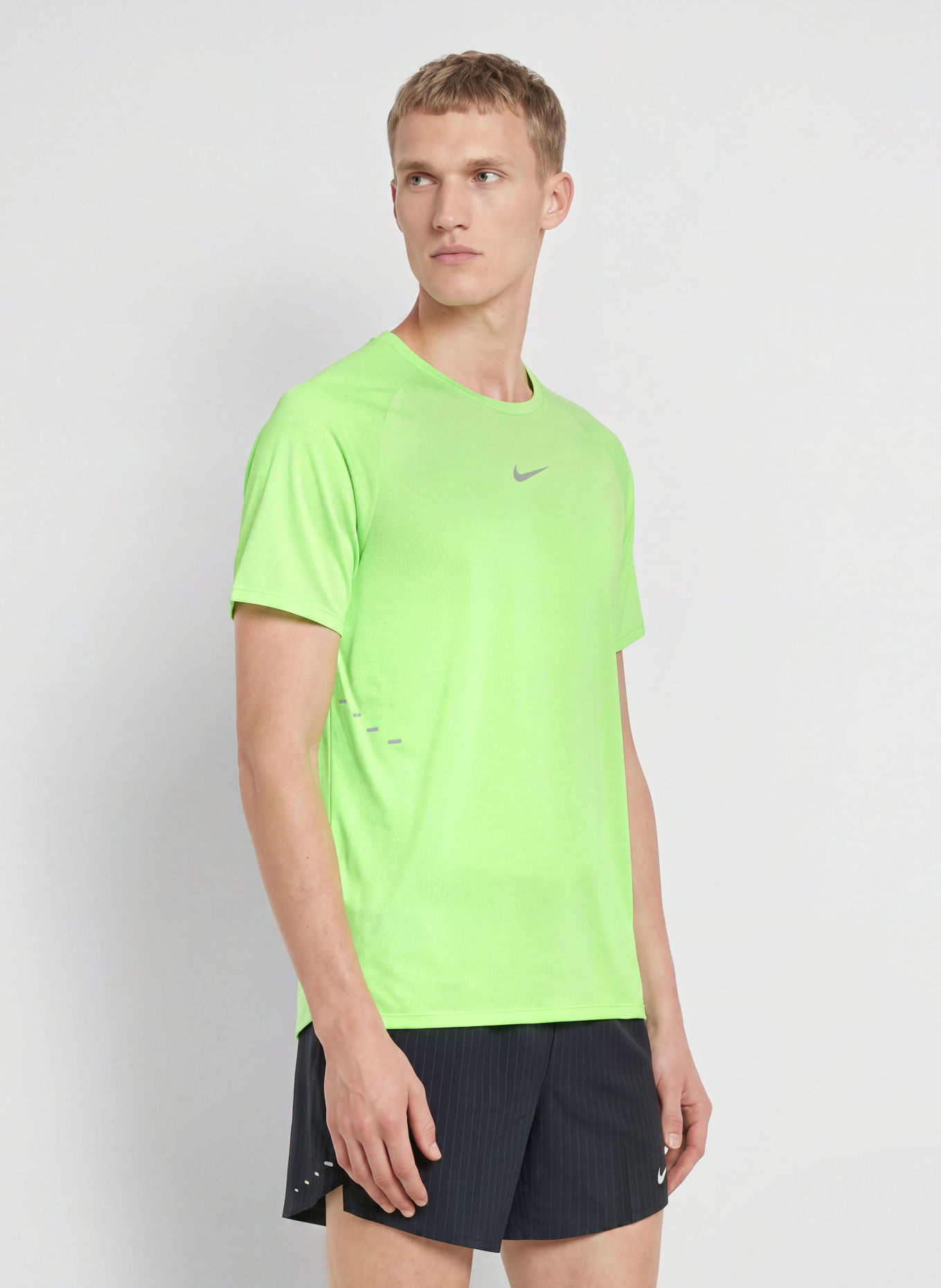Nike Tricou funcțional STRIDE: VERDE NEON