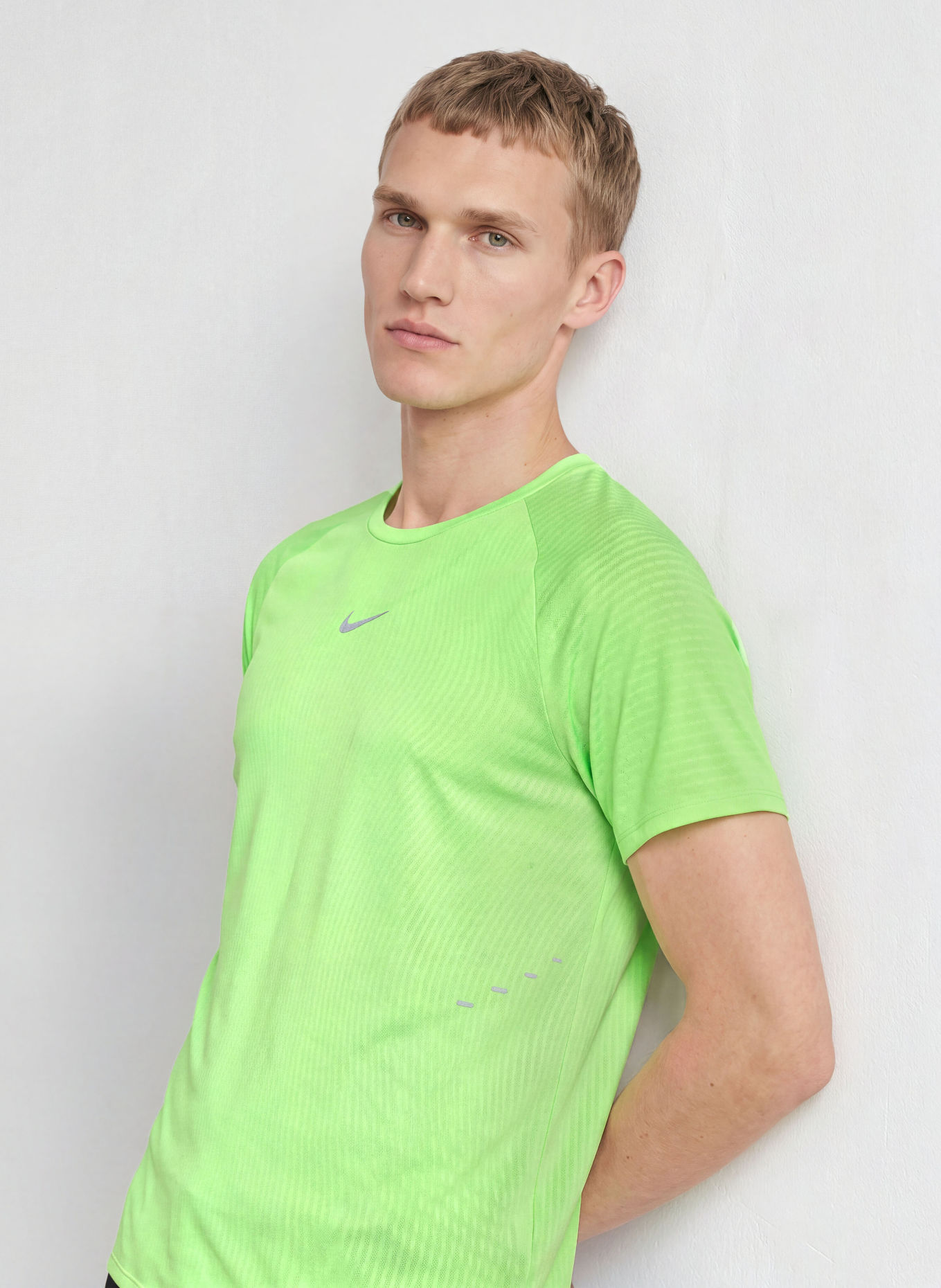 Nike Tricou funcțional STRIDE: VERDE NEON