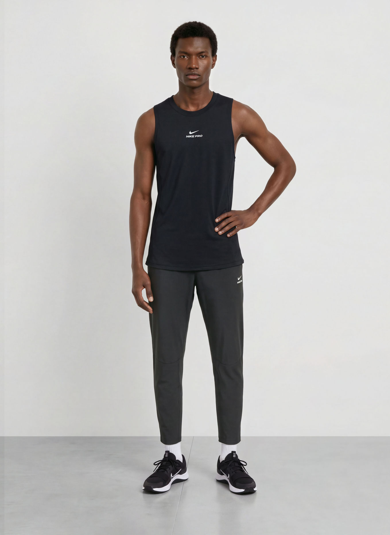 Nike Sporttop PRO: ZWART / WIT