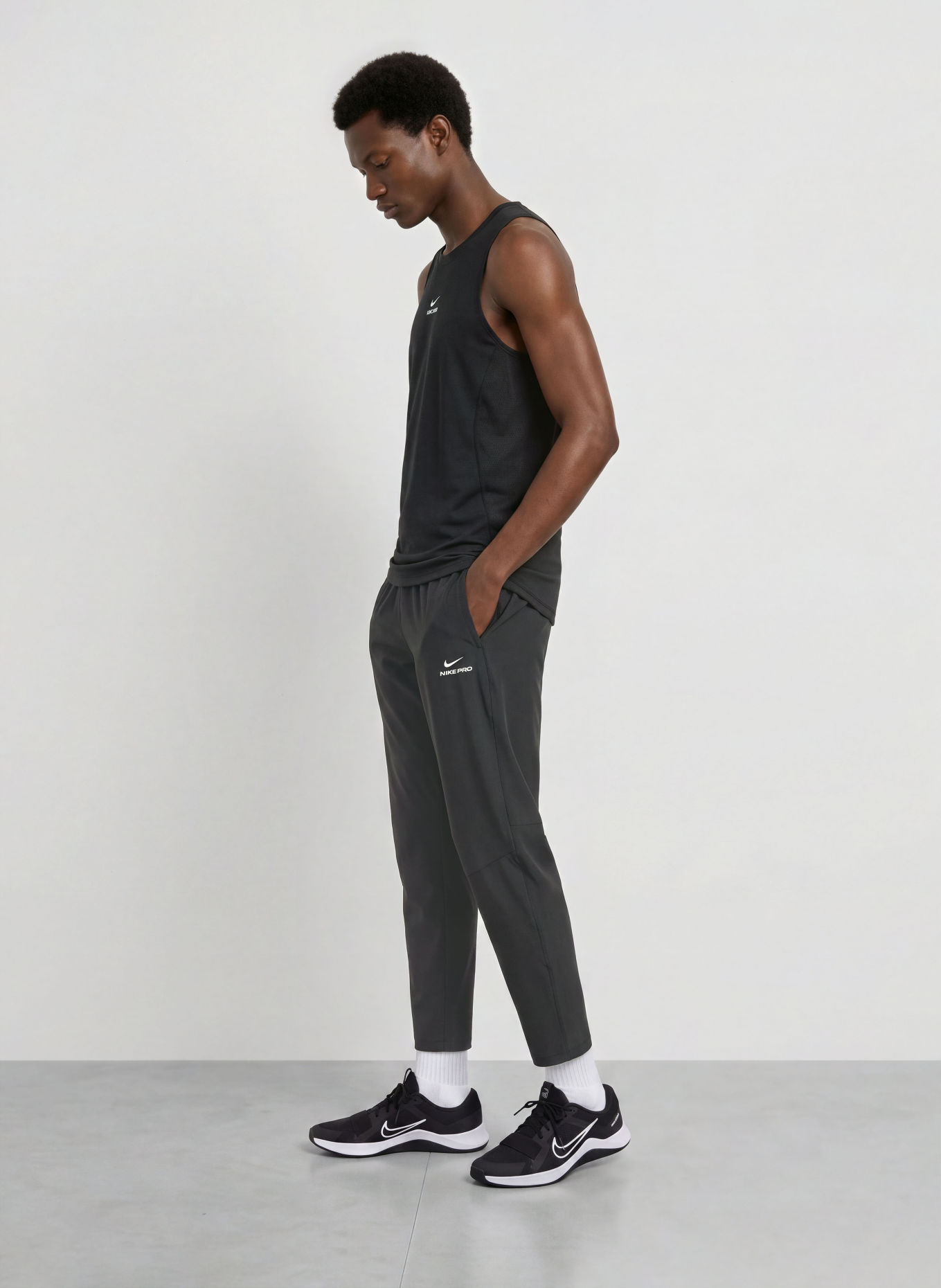 Nike Sporttop PRO: ZWART / WIT