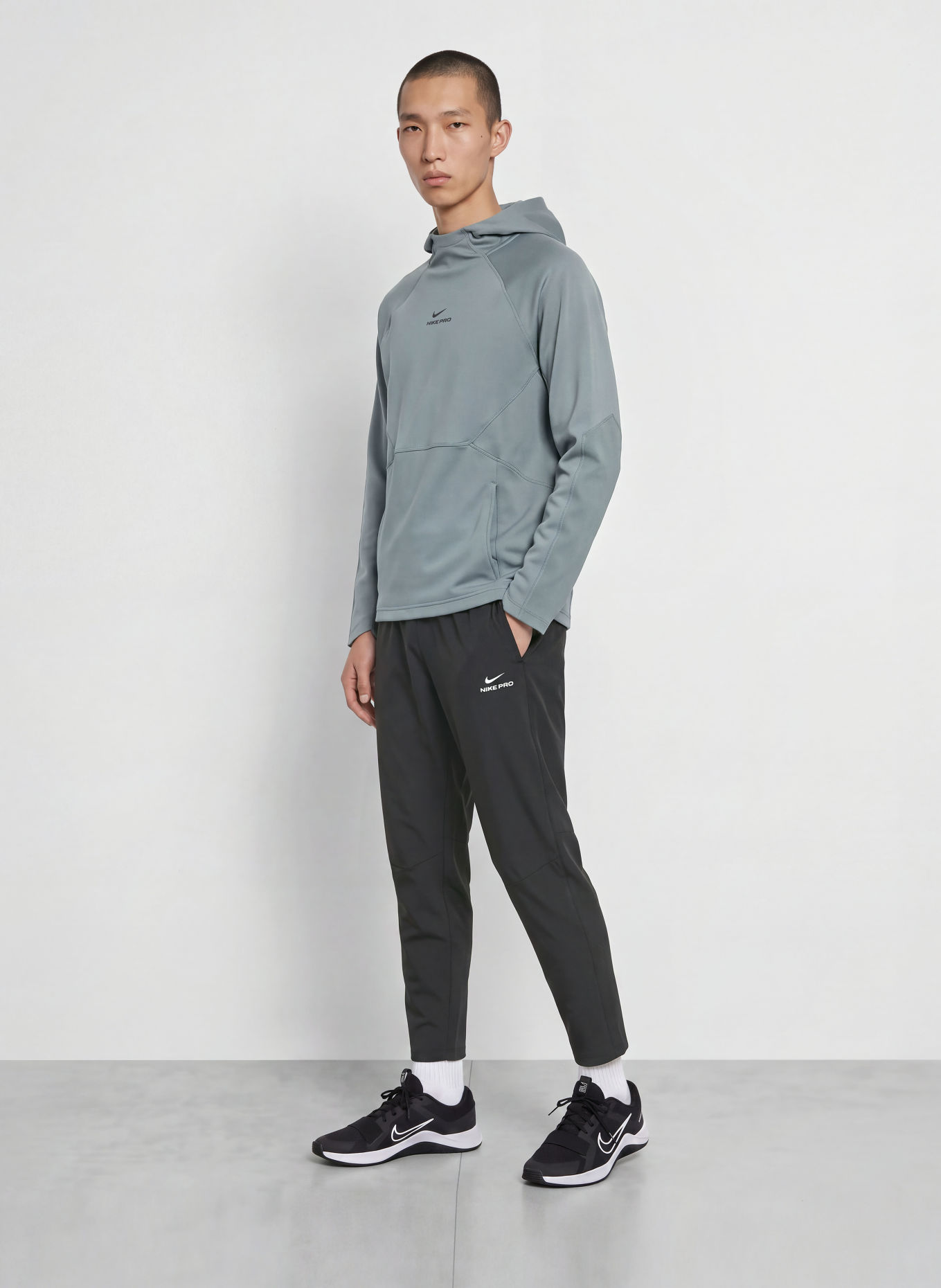Nike Sweat à capuche DRI-FIT: GRIS