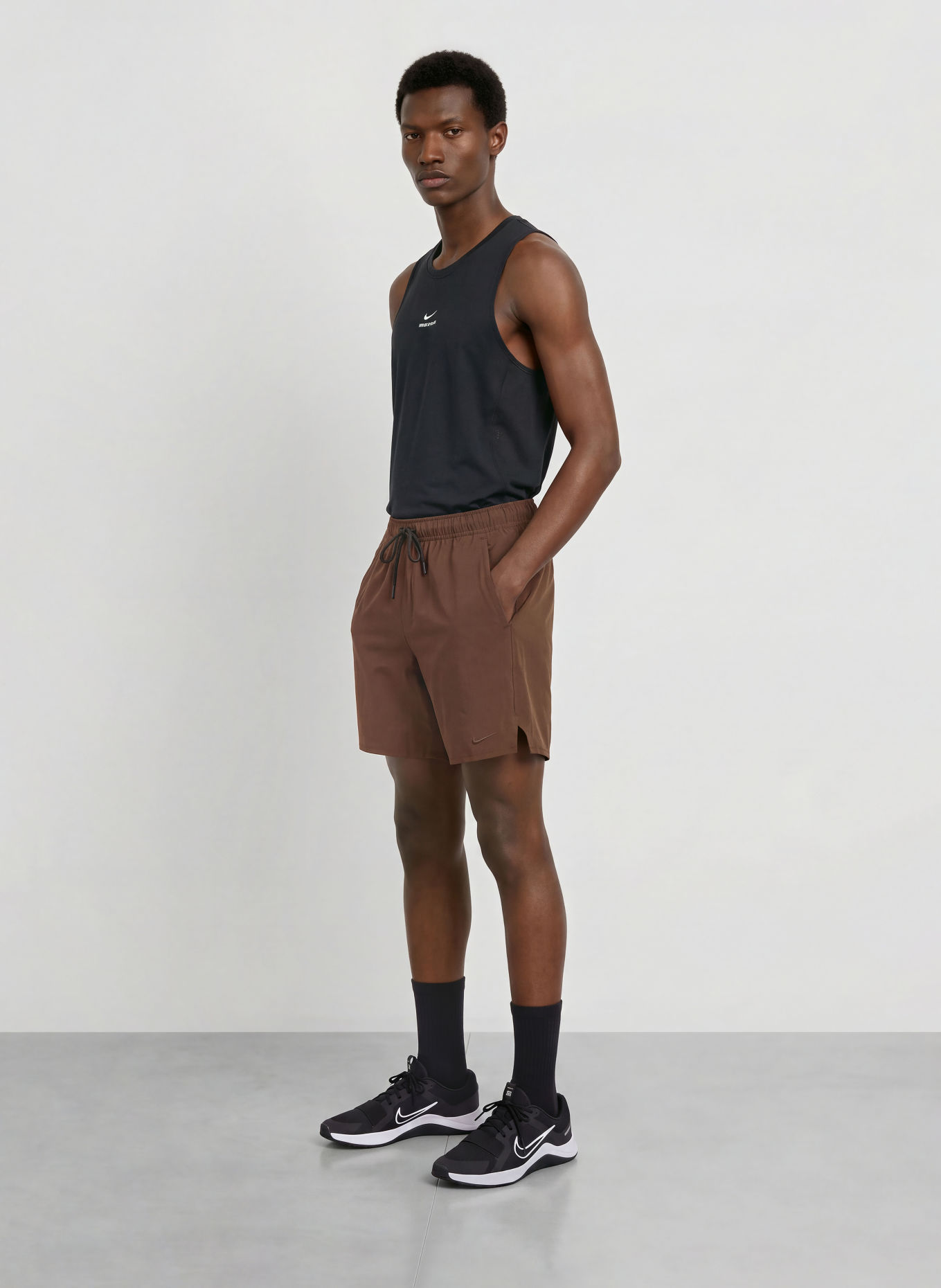Nike Trainingsshort UNLIMITED: MARRON FONCÉ
