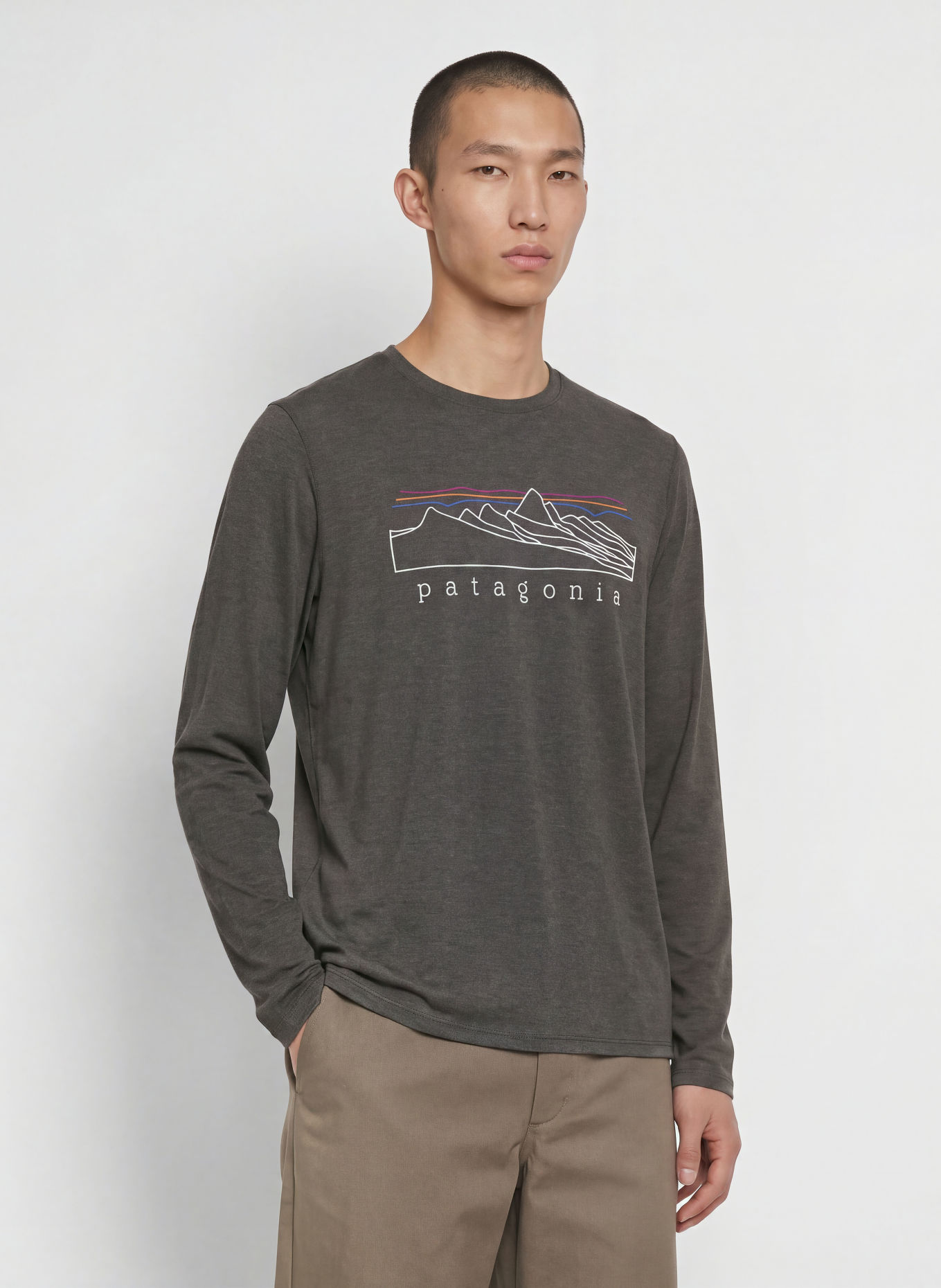 patagonia Tricou funcțional CAPILENE® COOL TRAIL STRATAPEAKS: GRI ÎNCHIS