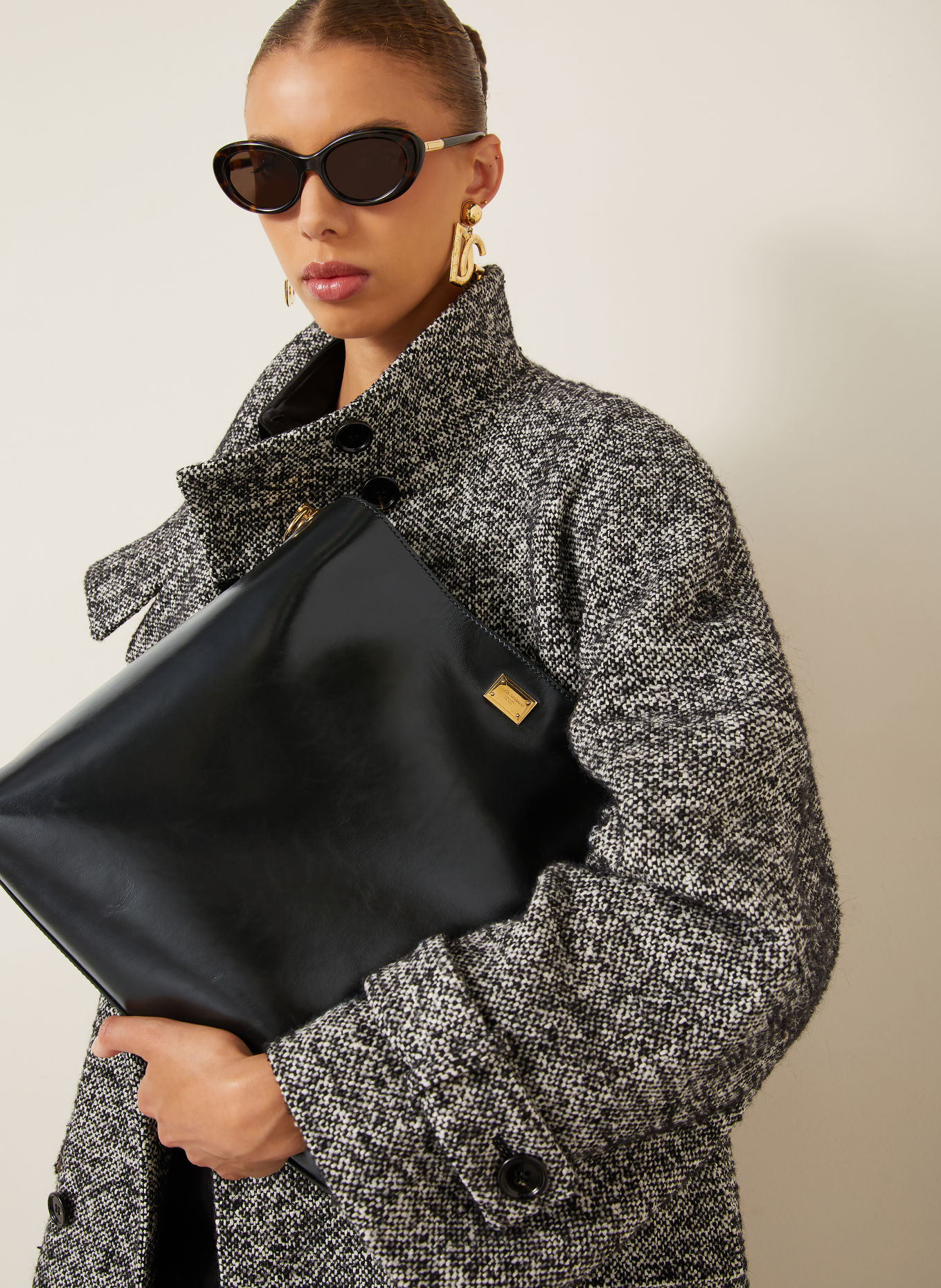 DOLCE & GABBANA Schultertasche VITTORIA LARGE: SCHWARZ / GOLD