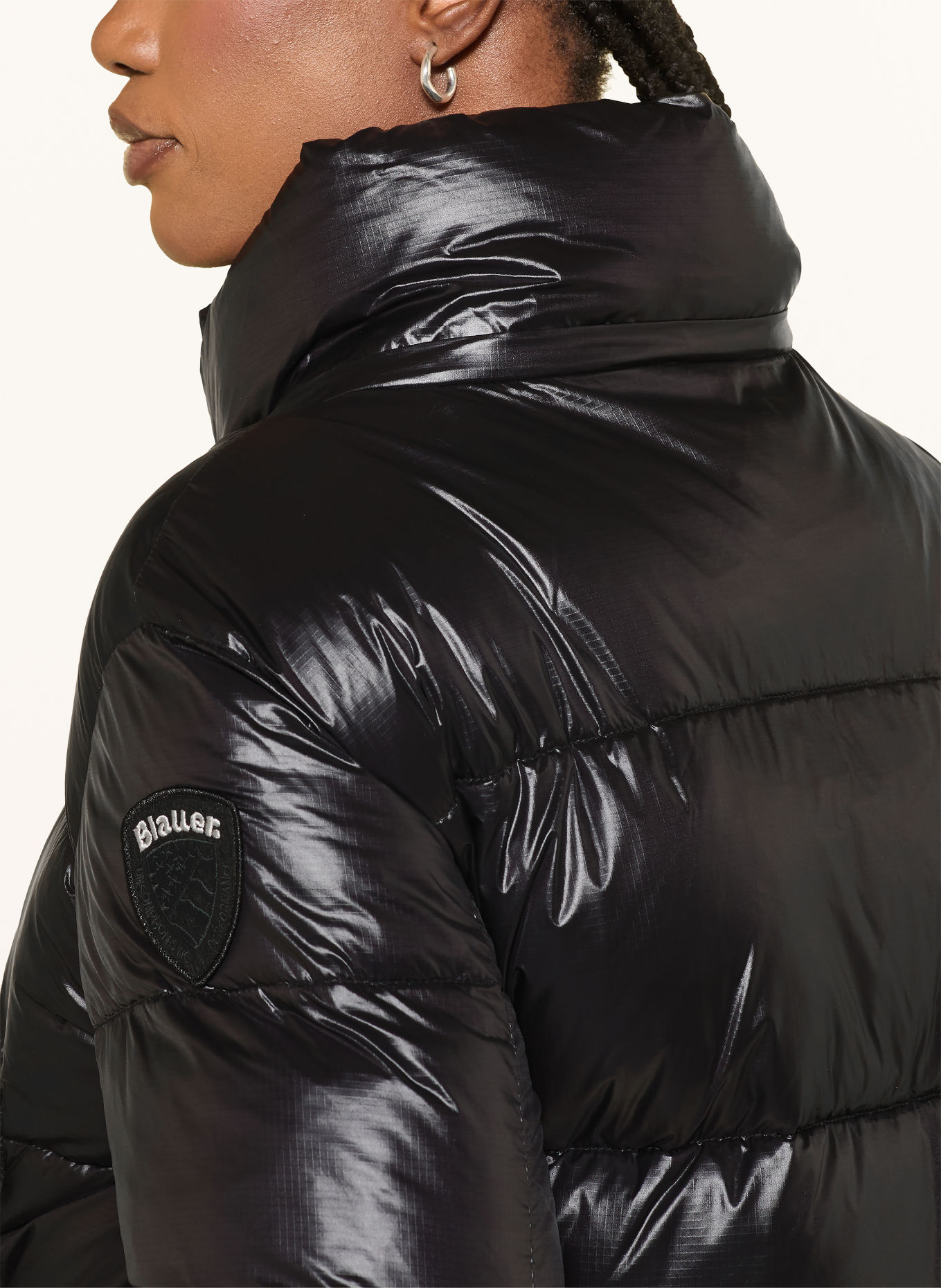 Blauer Steppjacke GLORIA mit abnehmbarer Kapuze: SCHWARZ