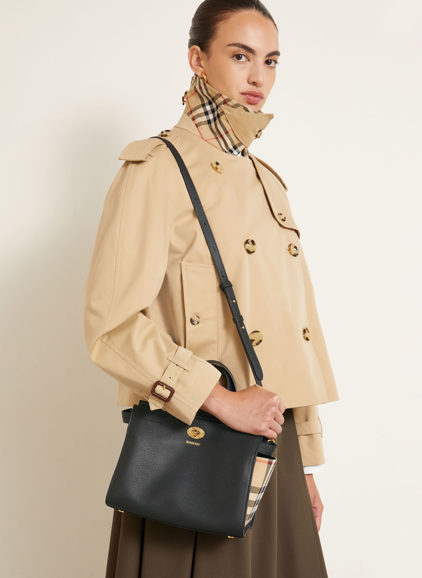 BURBERRY COTSWOLDS Handbag: BLACK / BEIGE / RED
