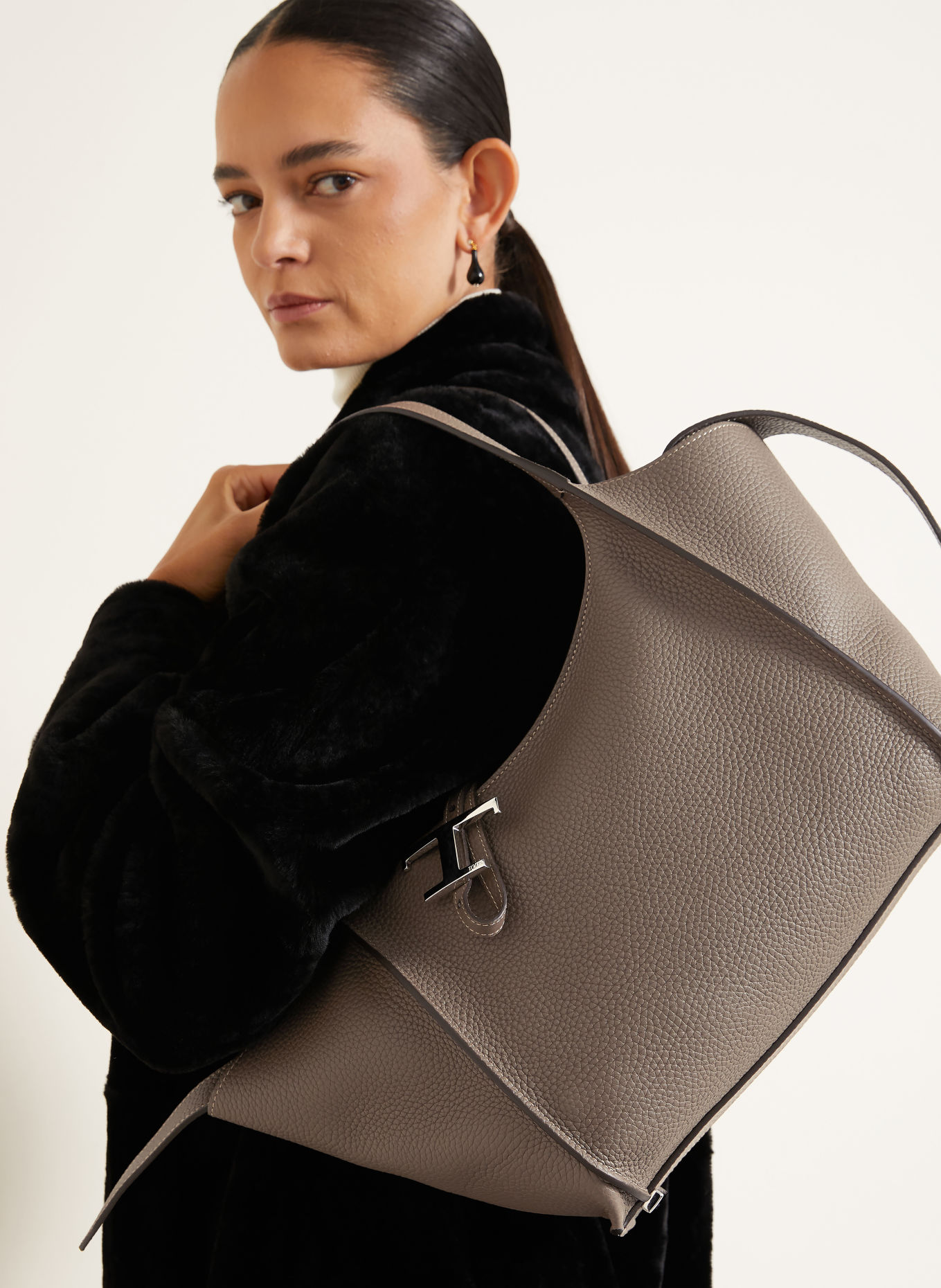 TOD'S Shopperka na zakupy T TIMELESS SMALL: SZAROBRĄZOWY