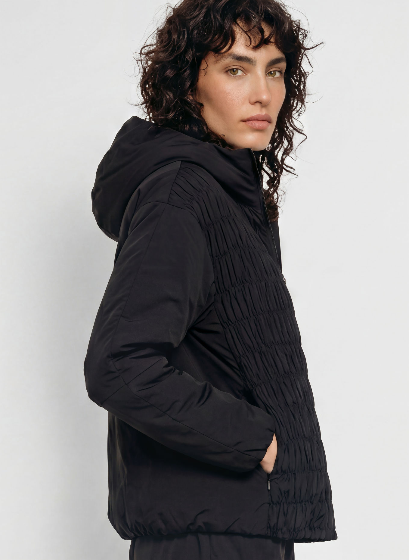 JEANNE BARET Gewatteerde jas SKYE: ZWART
