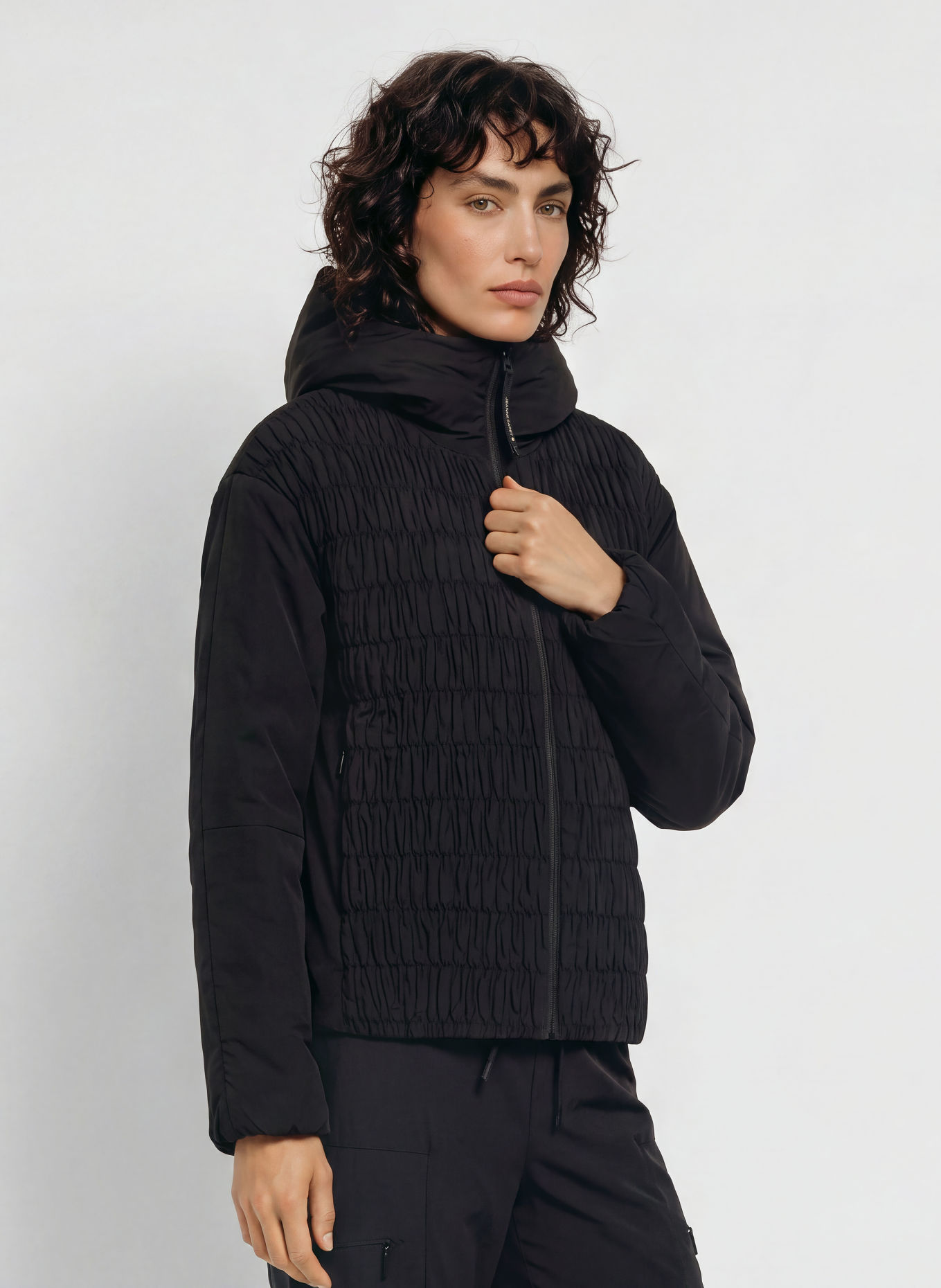 JEANNE BARET Gewatteerde jas SKYE: ZWART