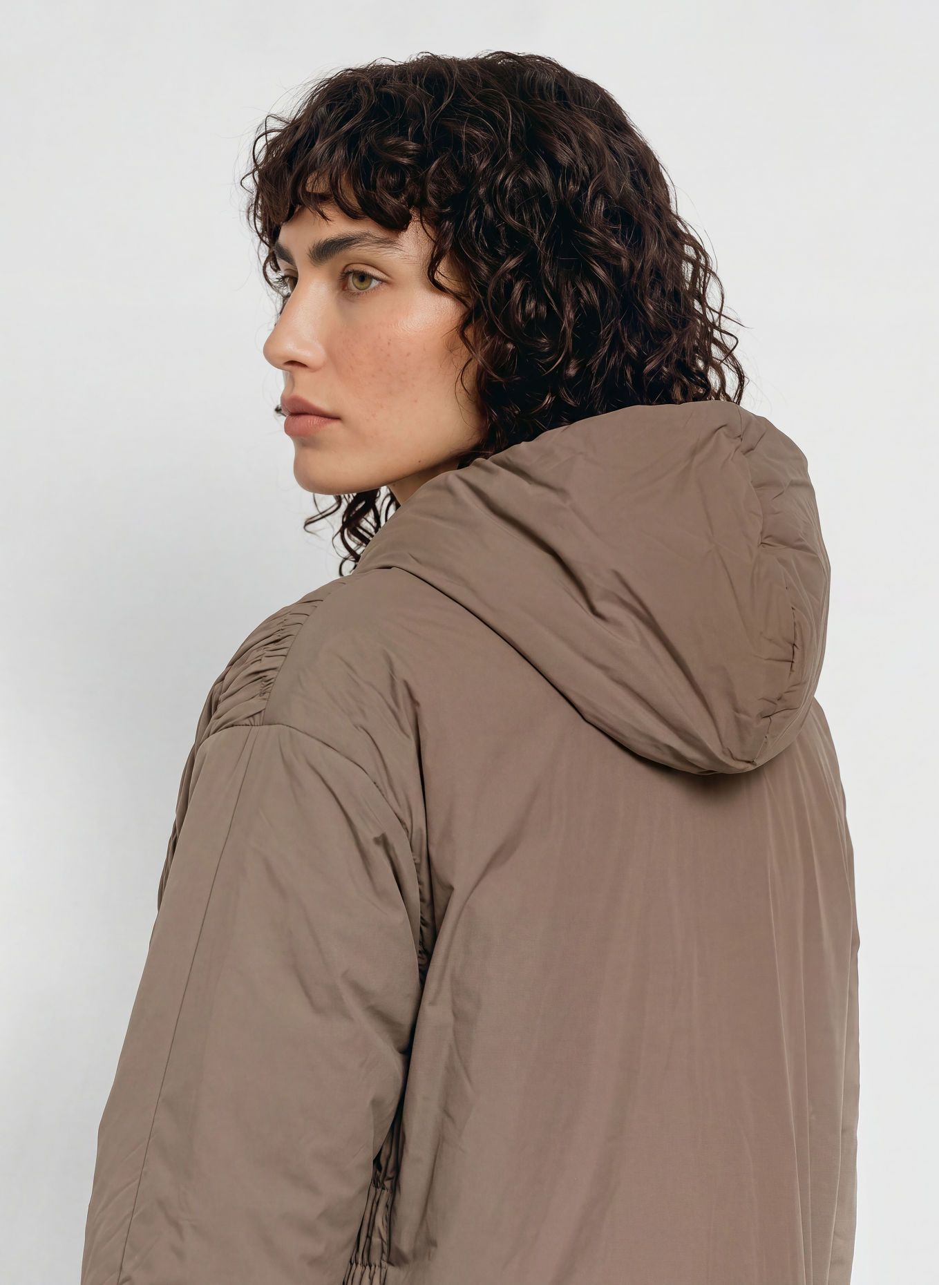 JEANNE BARET Gewatteerde jas SKYE: TAUPE
