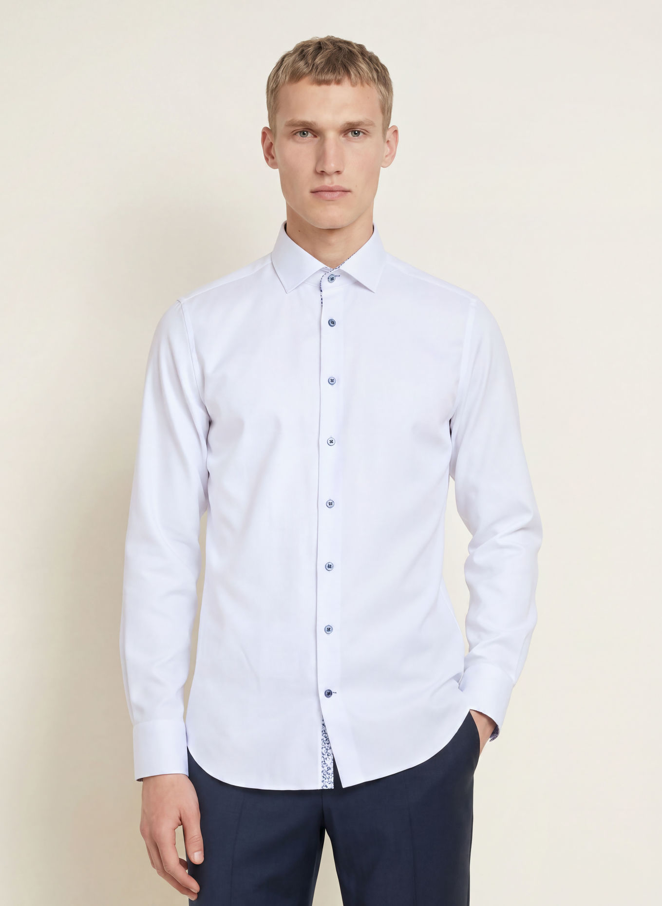 OLYMP SIGNATURE Košile SIGNATURE, střih tailored fit: BÍLÁ