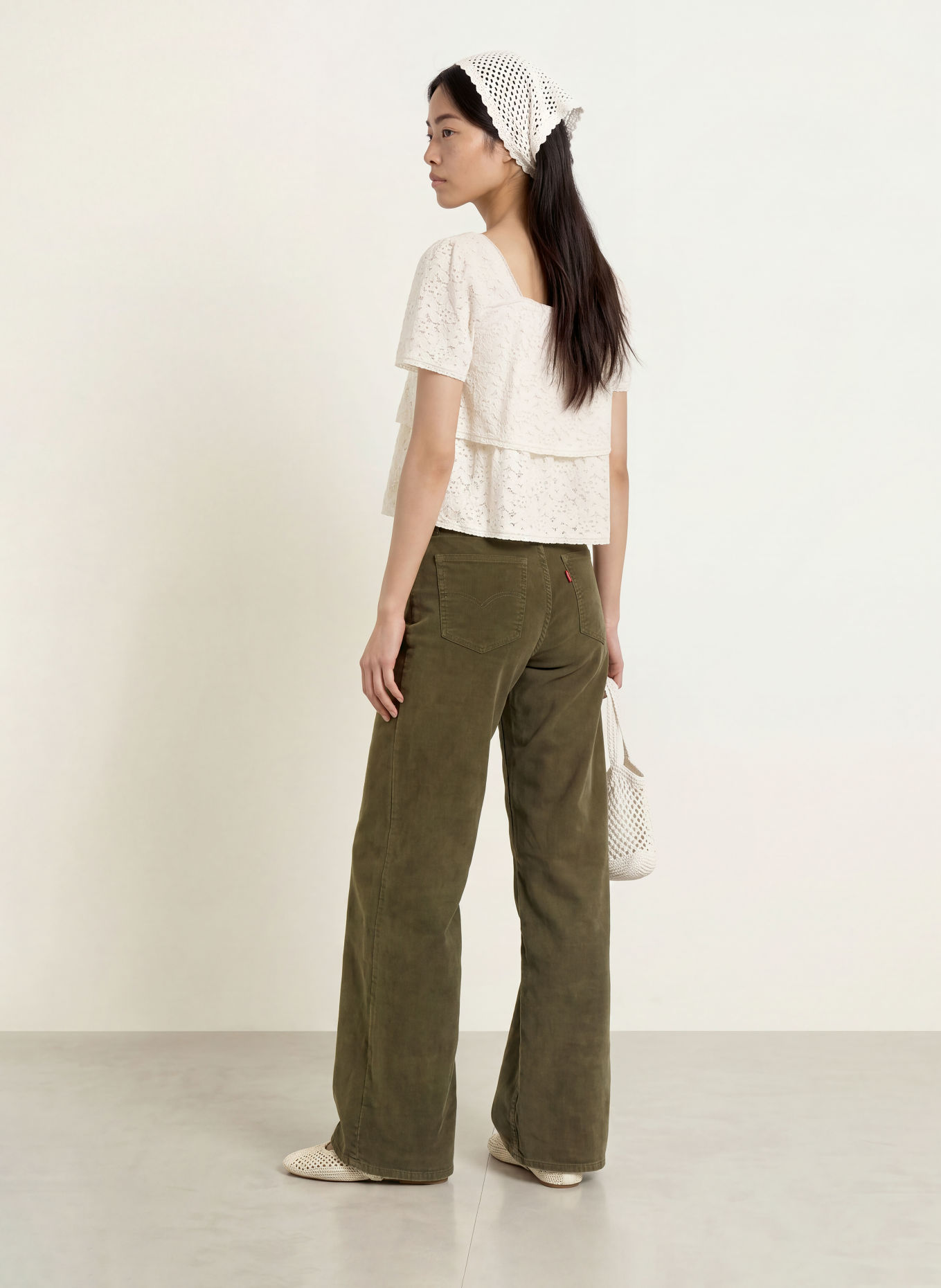 Levi's® Cordbroek 318 SHAPING WIDE LEG: OLIJF
