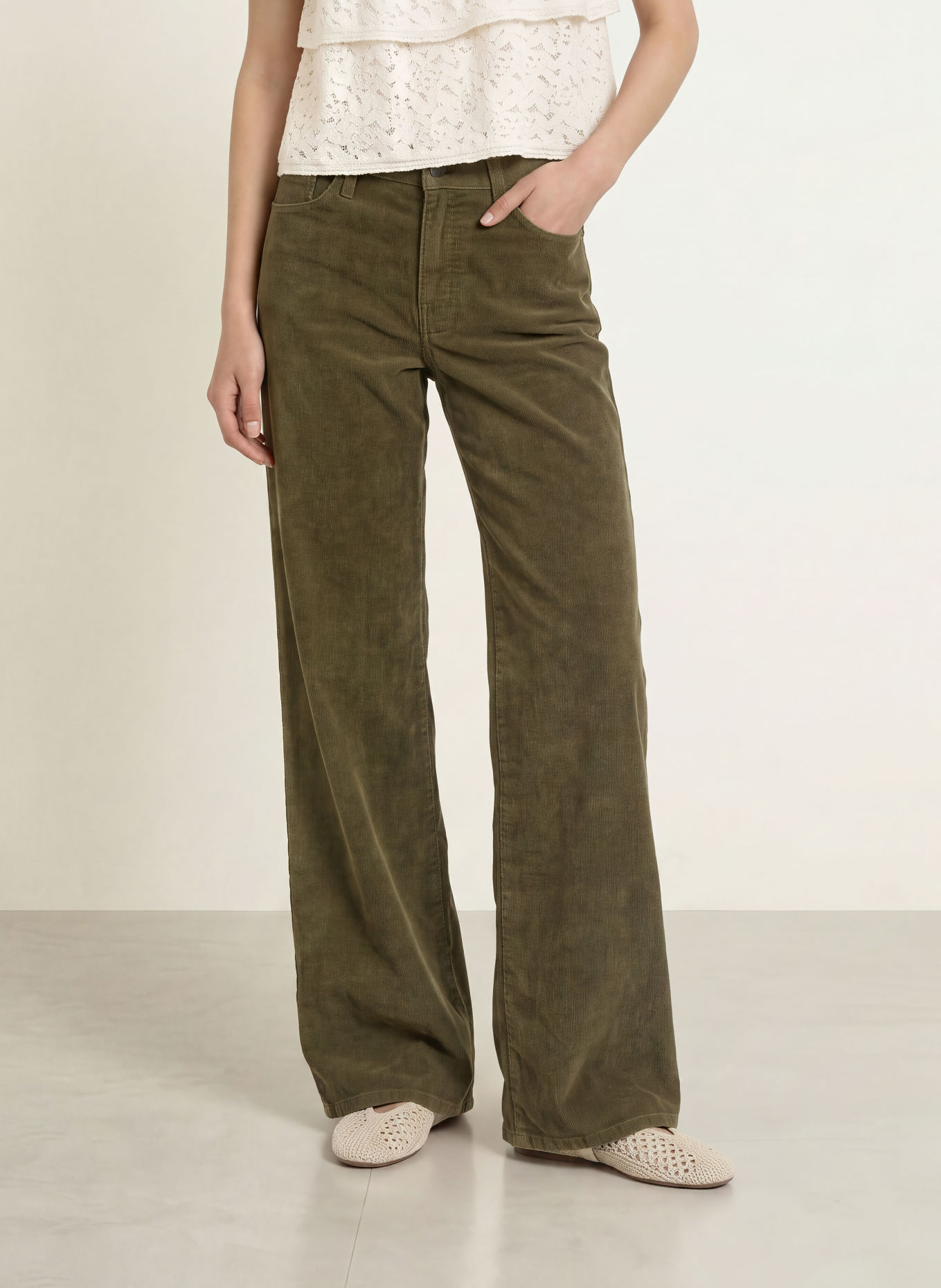 Levi's® Cordbroek 318 SHAPING WIDE LEG: OLIJF