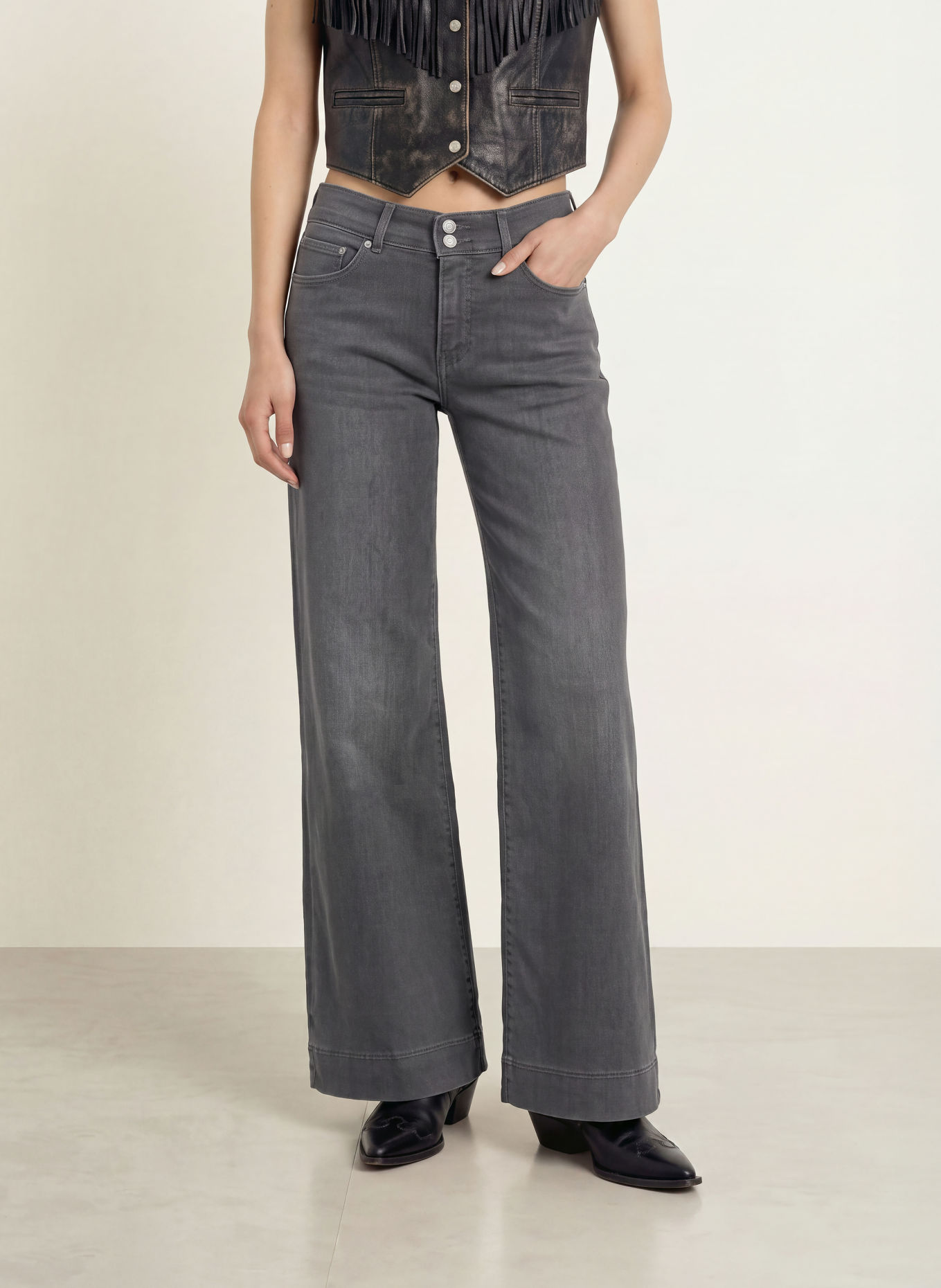Levi's® Wide Leg Jeans 318™: 00 Blacks