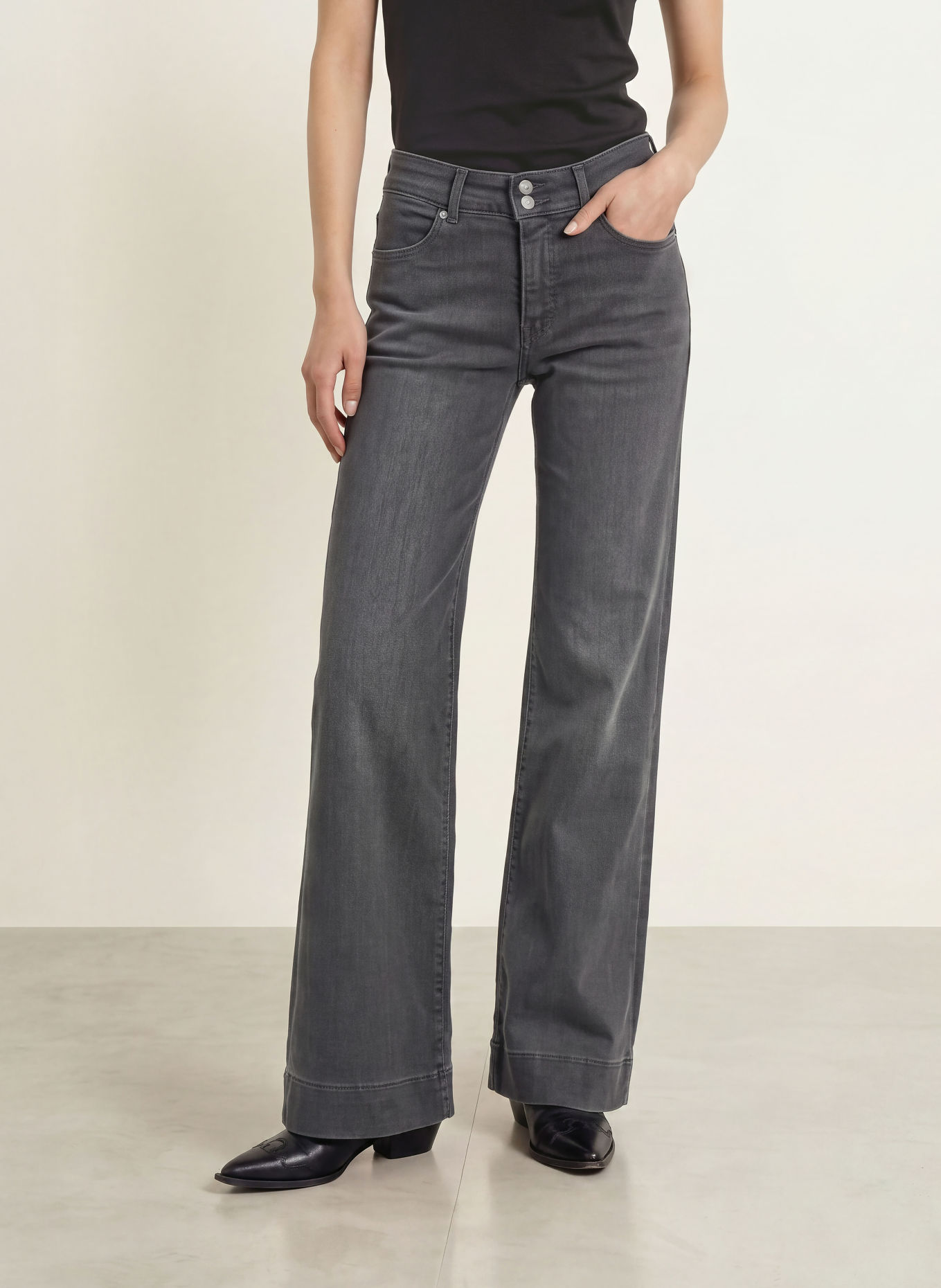 Levi's® Wide Leg Jeans 318™: 00 Blacks