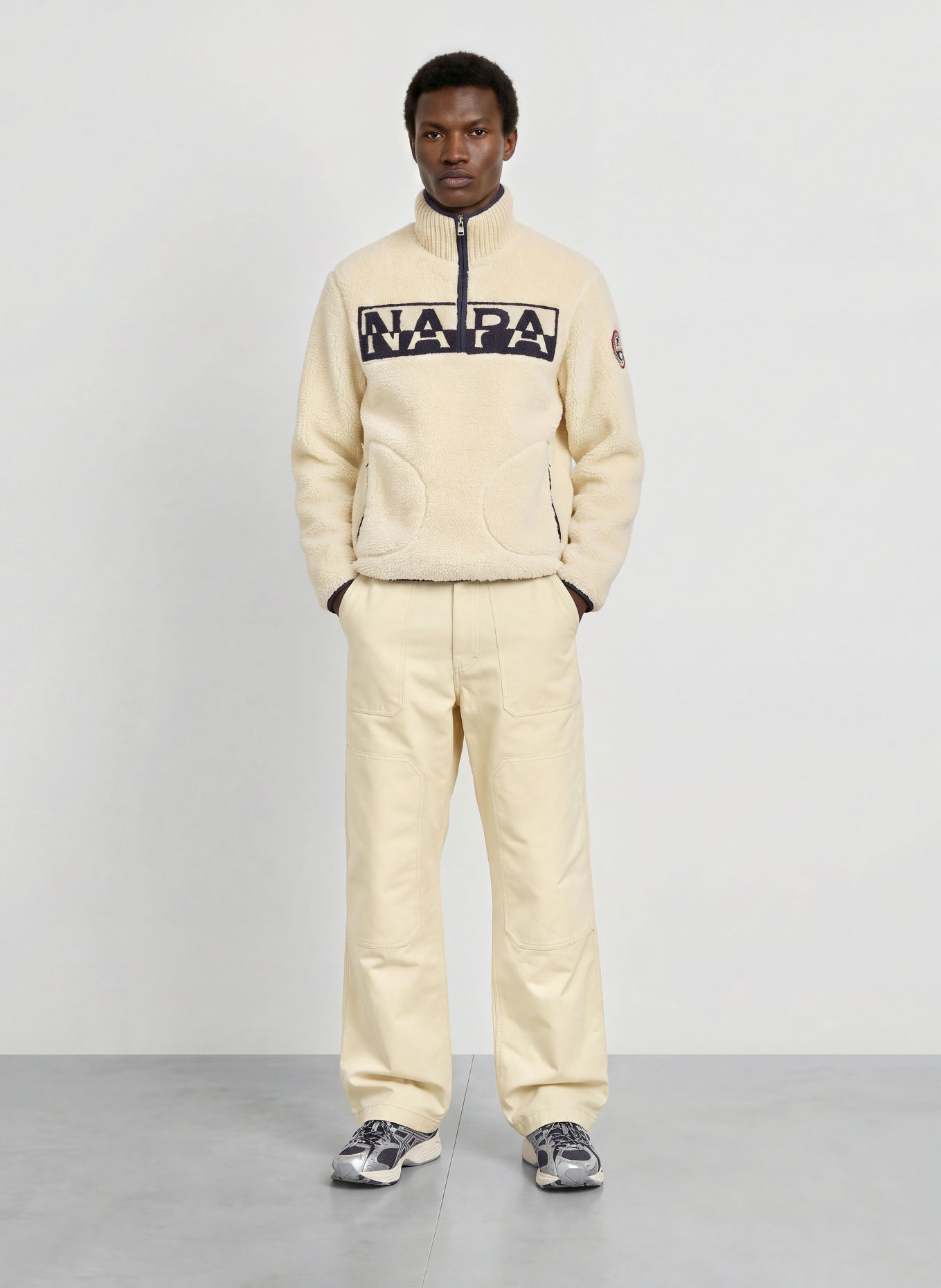 NAPAPIJRI Broek met oversized pasvorm: BEIGE