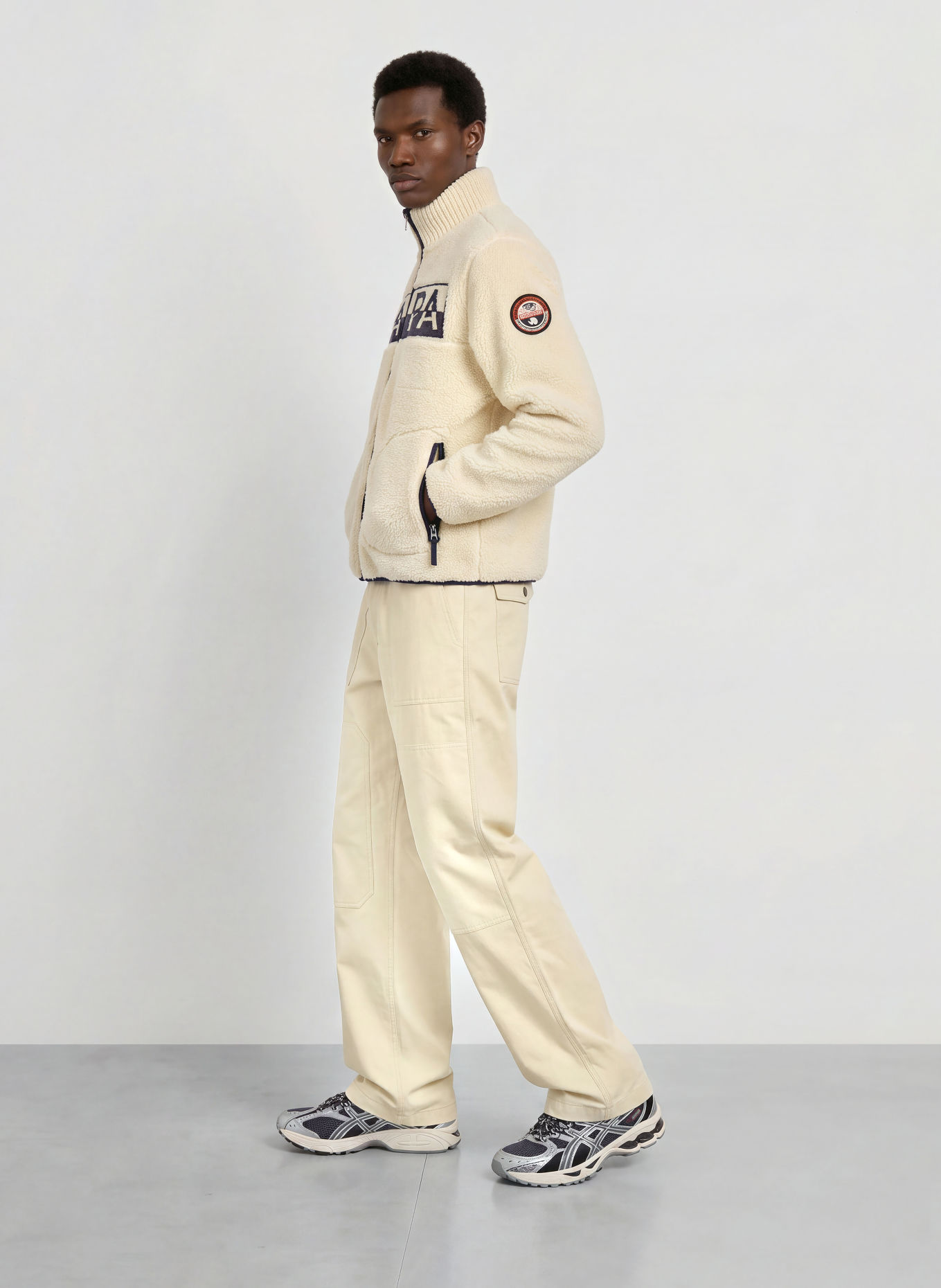 NAPAPIJRI Broek met oversized pasvorm: BEIGE