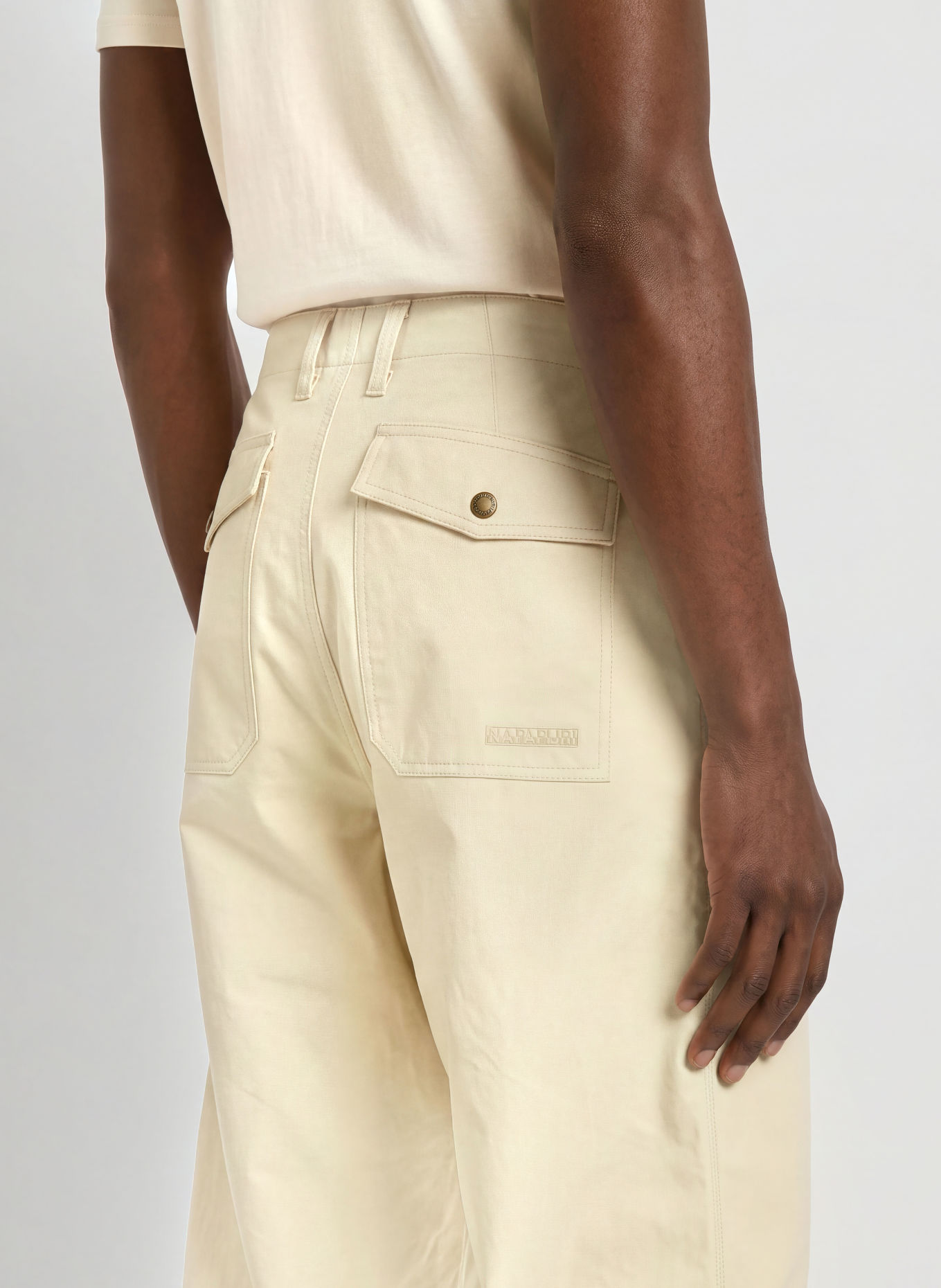 NAPAPIJRI Broek met oversized pasvorm: BEIGE