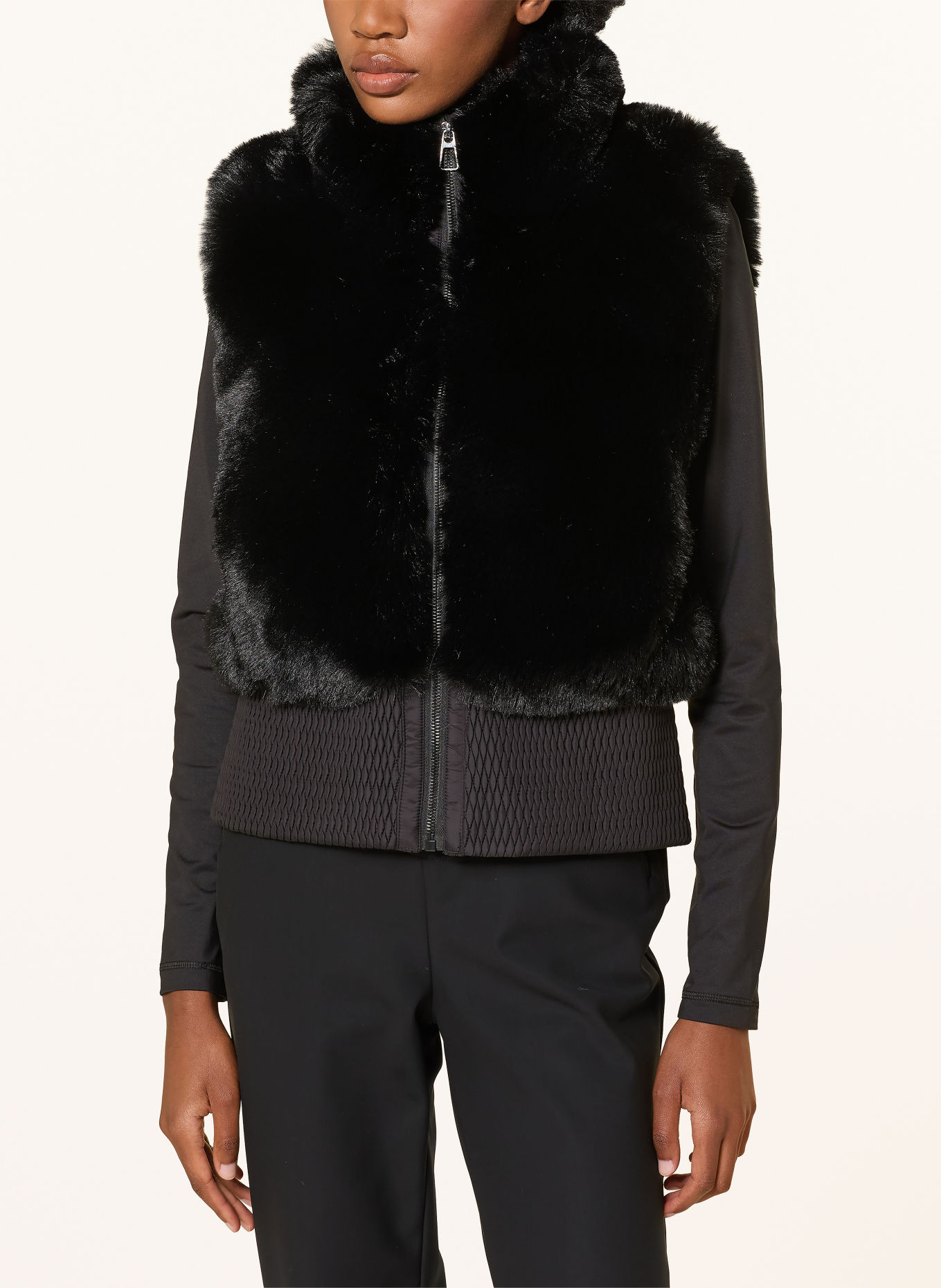 MRS & HUGS Veste i teddypels: SORT