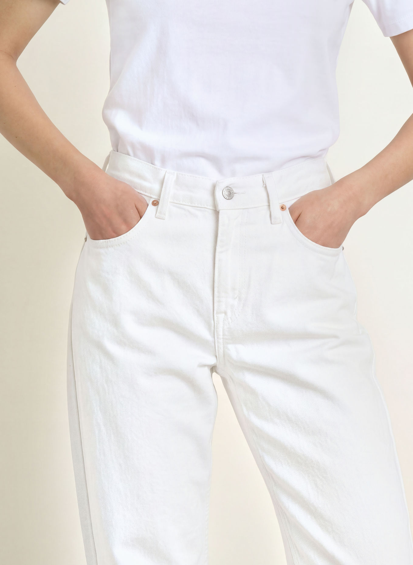 Levi's® Jean Mom LOOSE TAPER: 03 Whites