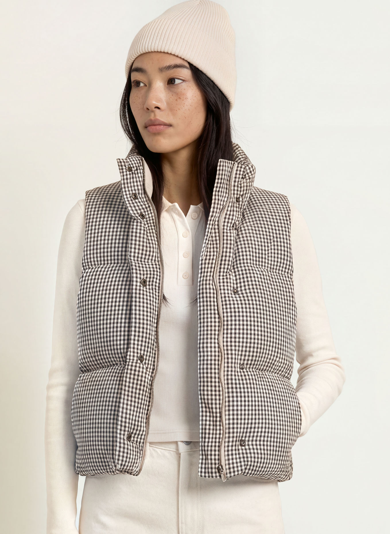 Levi's® Daunenweste: WEISS / DUNKELBLAU