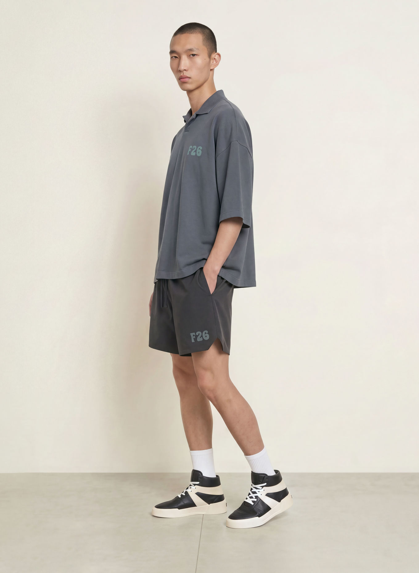 ESSENTIALS - FEAR OF GOD Tricou polo din jersey cu mâneci 3/4: GRI ÎNCHIS