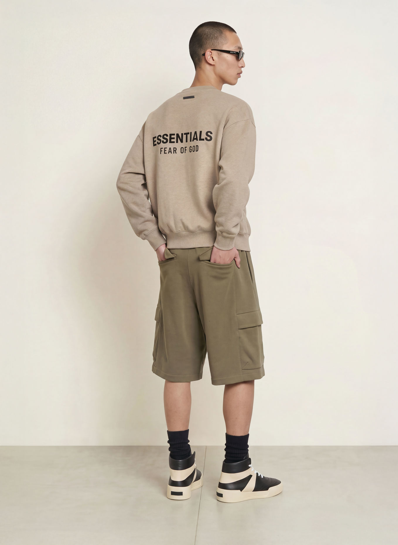 ESSENTIALS - FEAR OF GOD Pantaloni scurți de tip cargo: OLIV