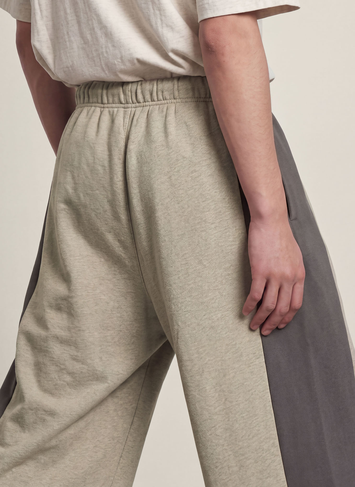 ESSENTIALS - FEAR OF GOD Sweatpants: GRAU / DUNKELGRAU
