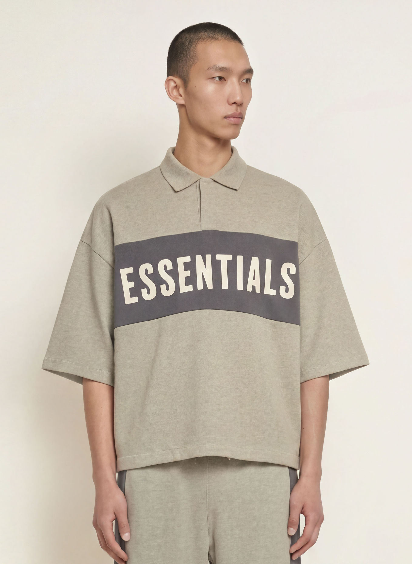 ESSENTIALS - FEAR OF GOD Tricou polo din material de tip sweat, cu mâneci 3/4: GRI / GRI ÎNCHIS / ALB