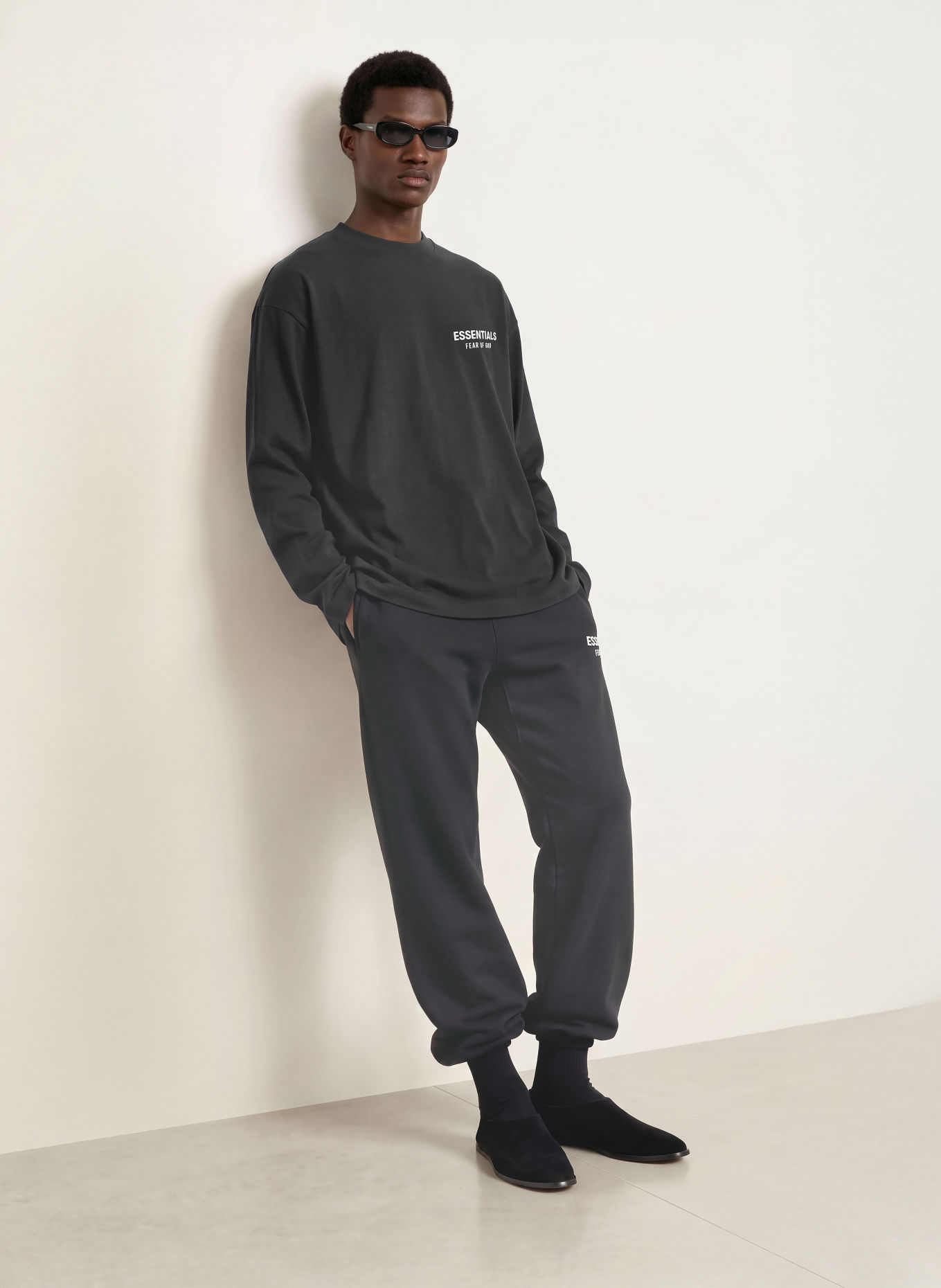 ESSENTIALS - FEAR OF GOD Longsleeve: ZWART