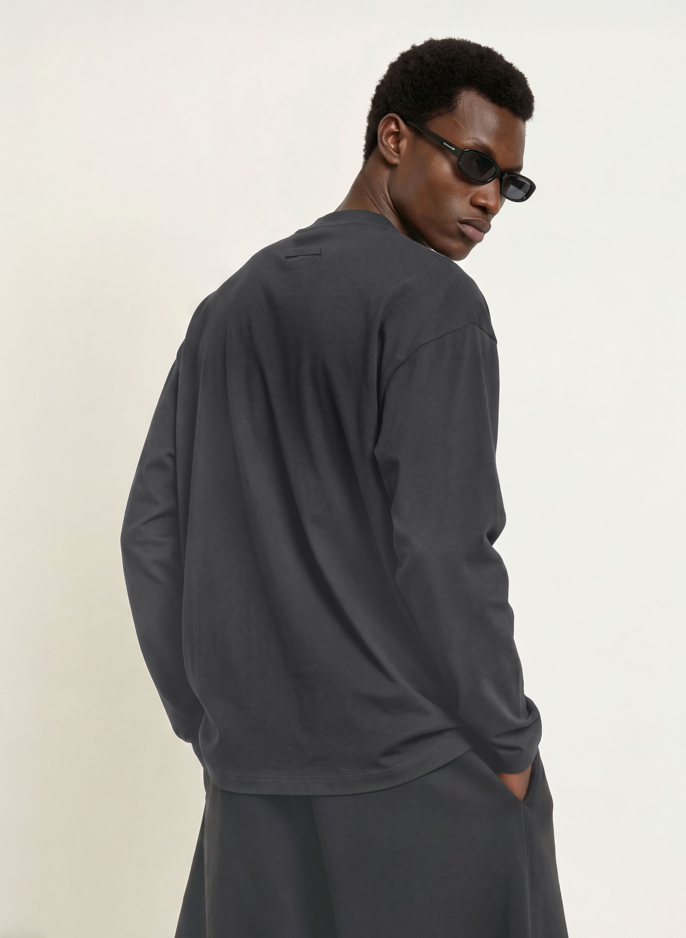 ESSENTIALS - FEAR OF GOD Longsleeve: ZWART