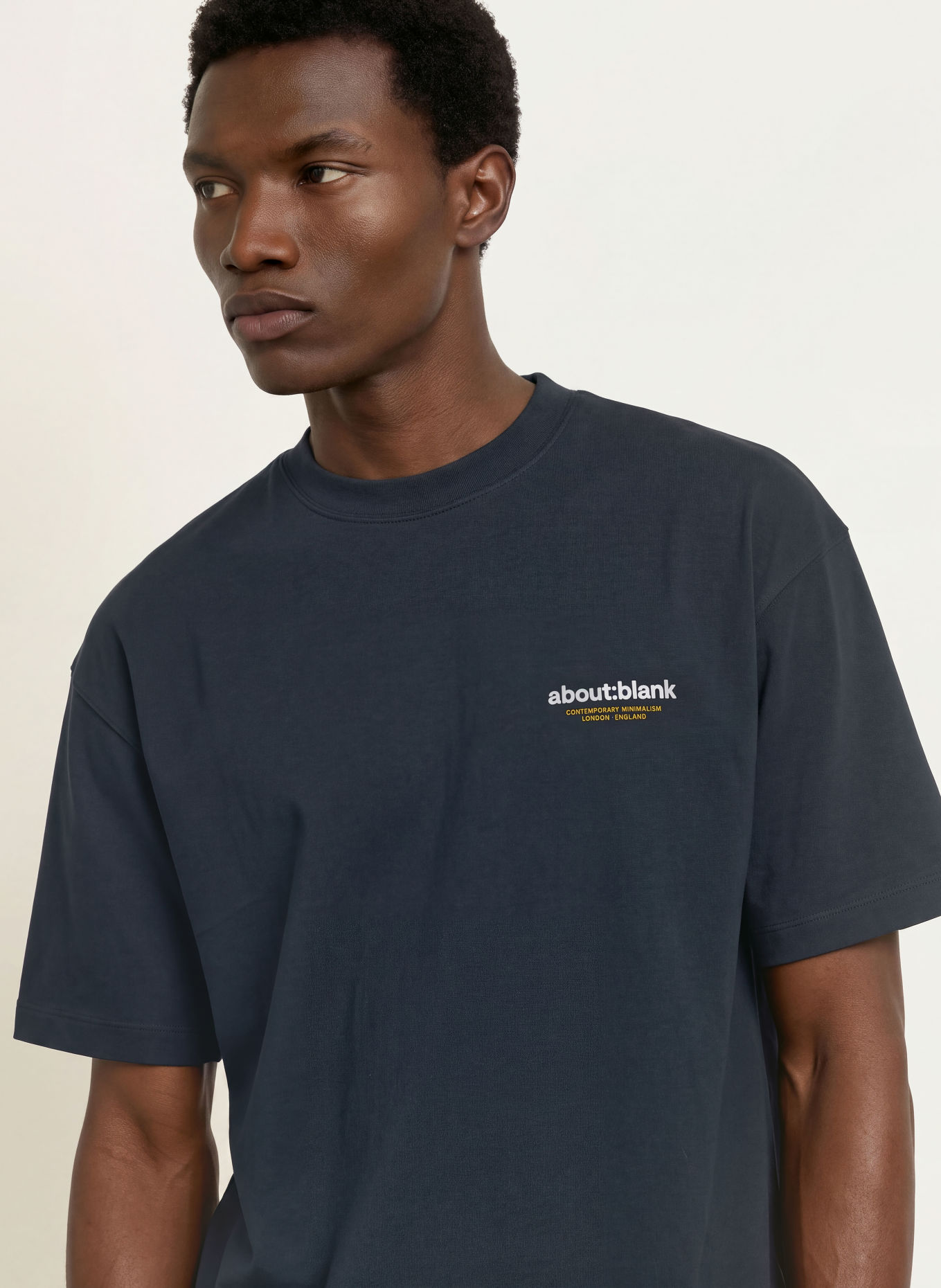 about:blank T-shirt INSIGNIA: BLEU FONCÉ / JAUNE FONCÉ