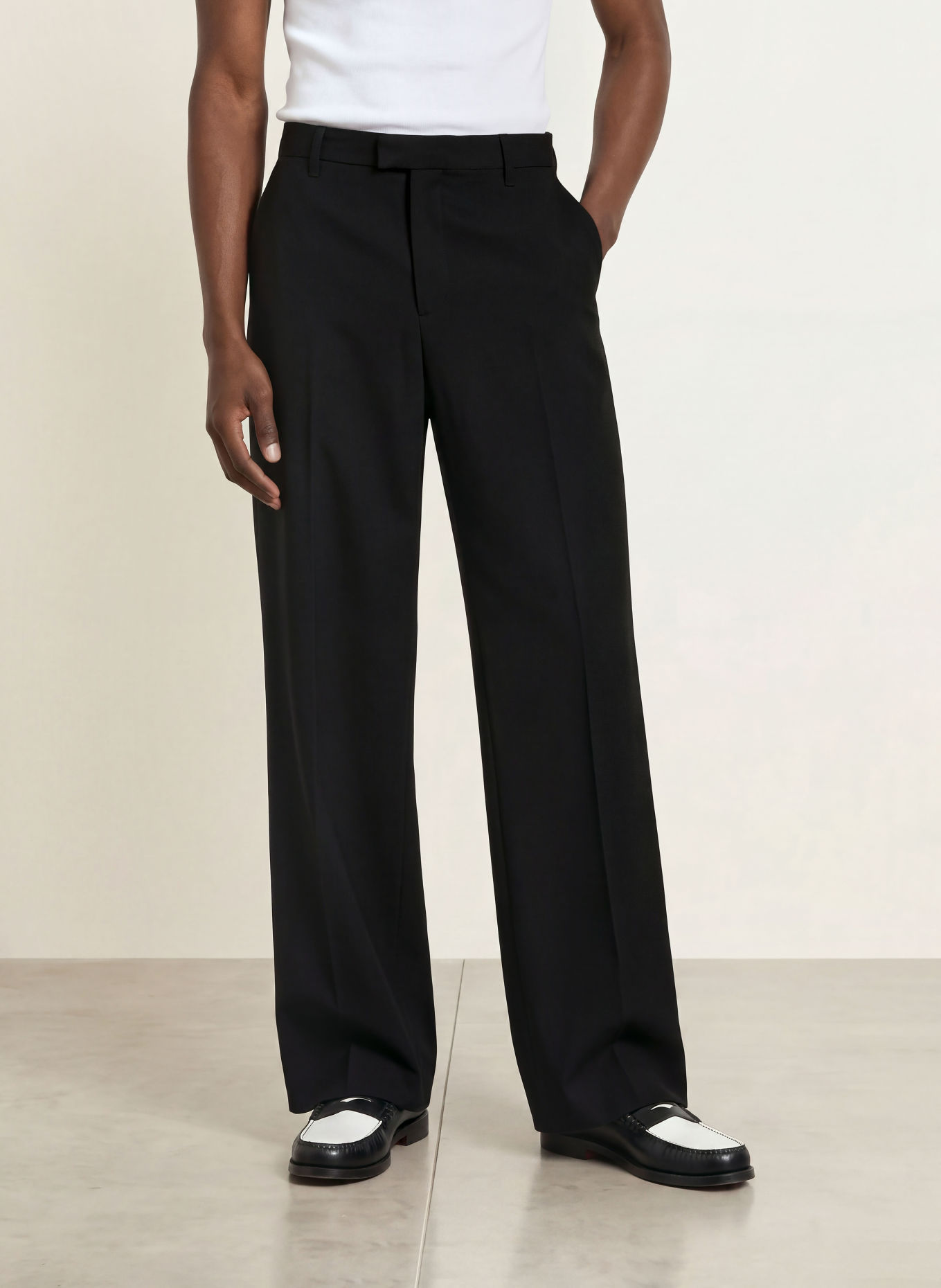 about:blank Chino kalhoty Tailored Wide Fit: ČERNÁ