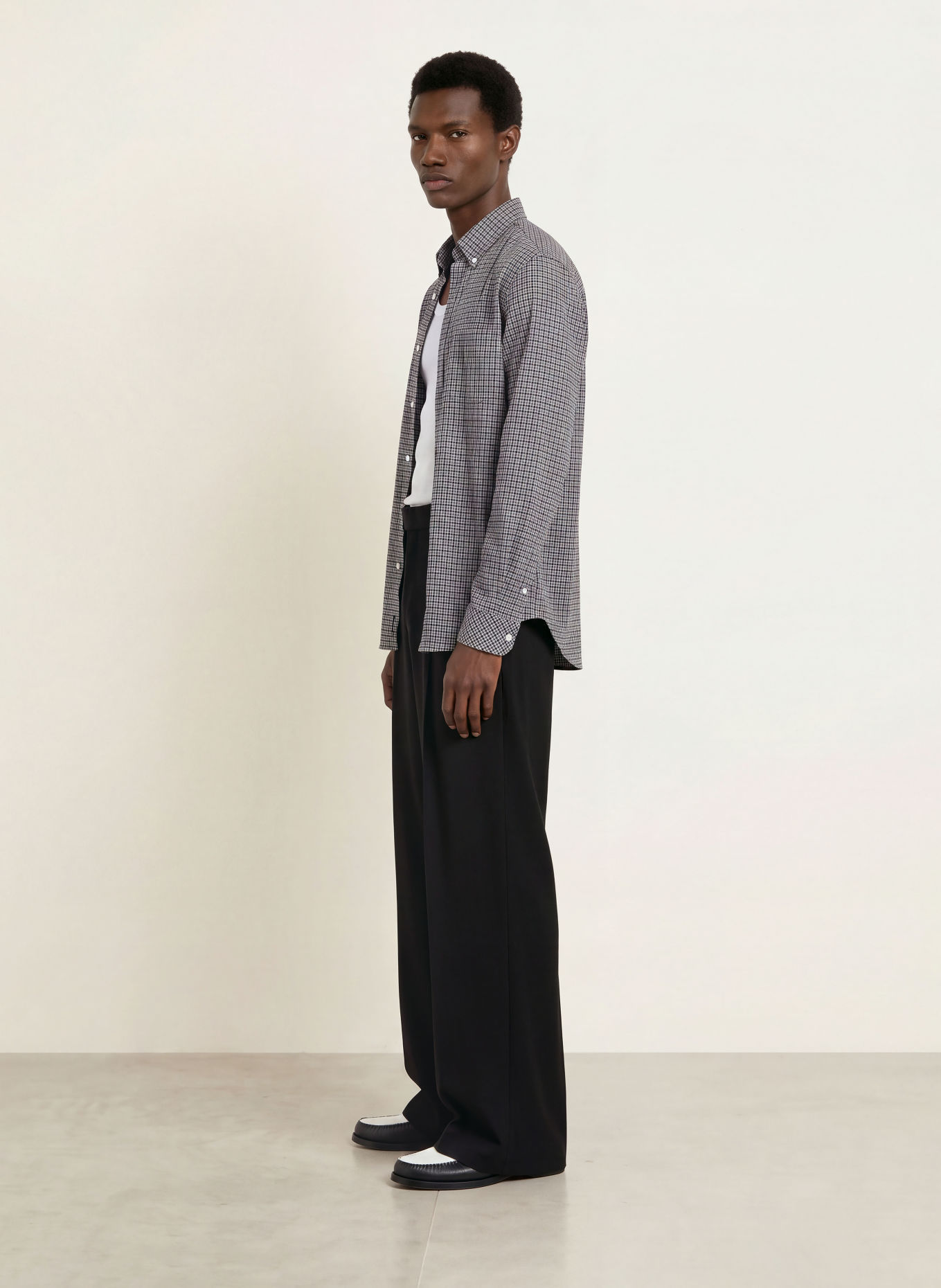 about:blank Chino kalhoty Tailored Wide Fit: ČERNÁ