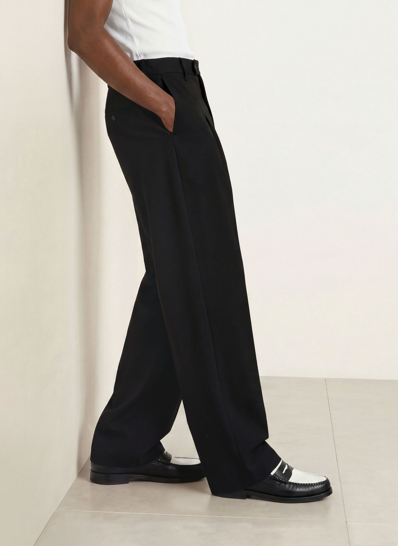 about:blank Chino kalhoty Tailored Wide Fit: ČERNÁ