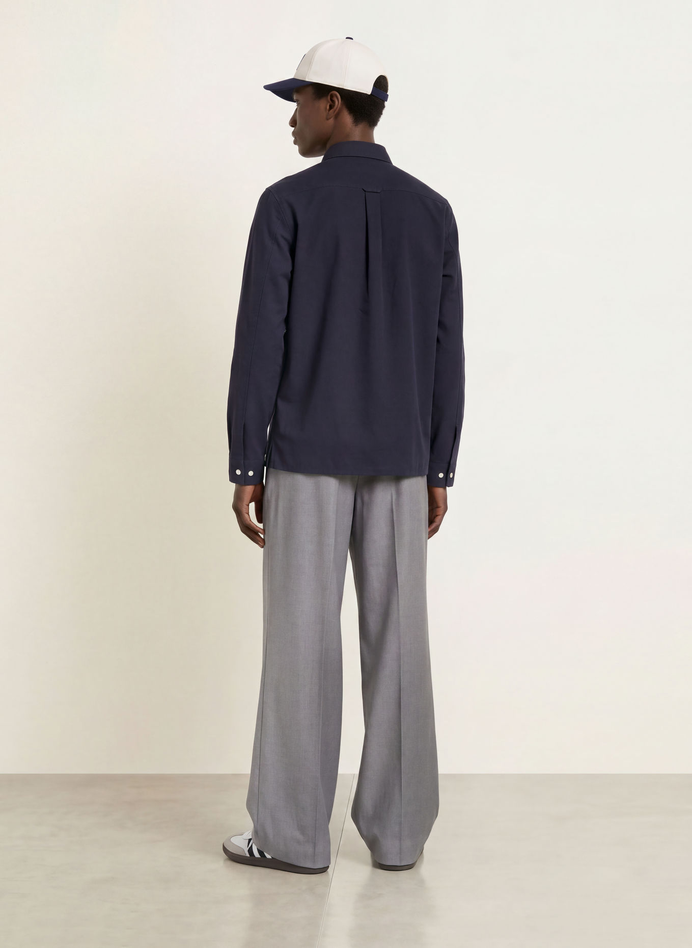 about:blank Chino kalhoty Tailored Wide Fit: ŠEDÁ