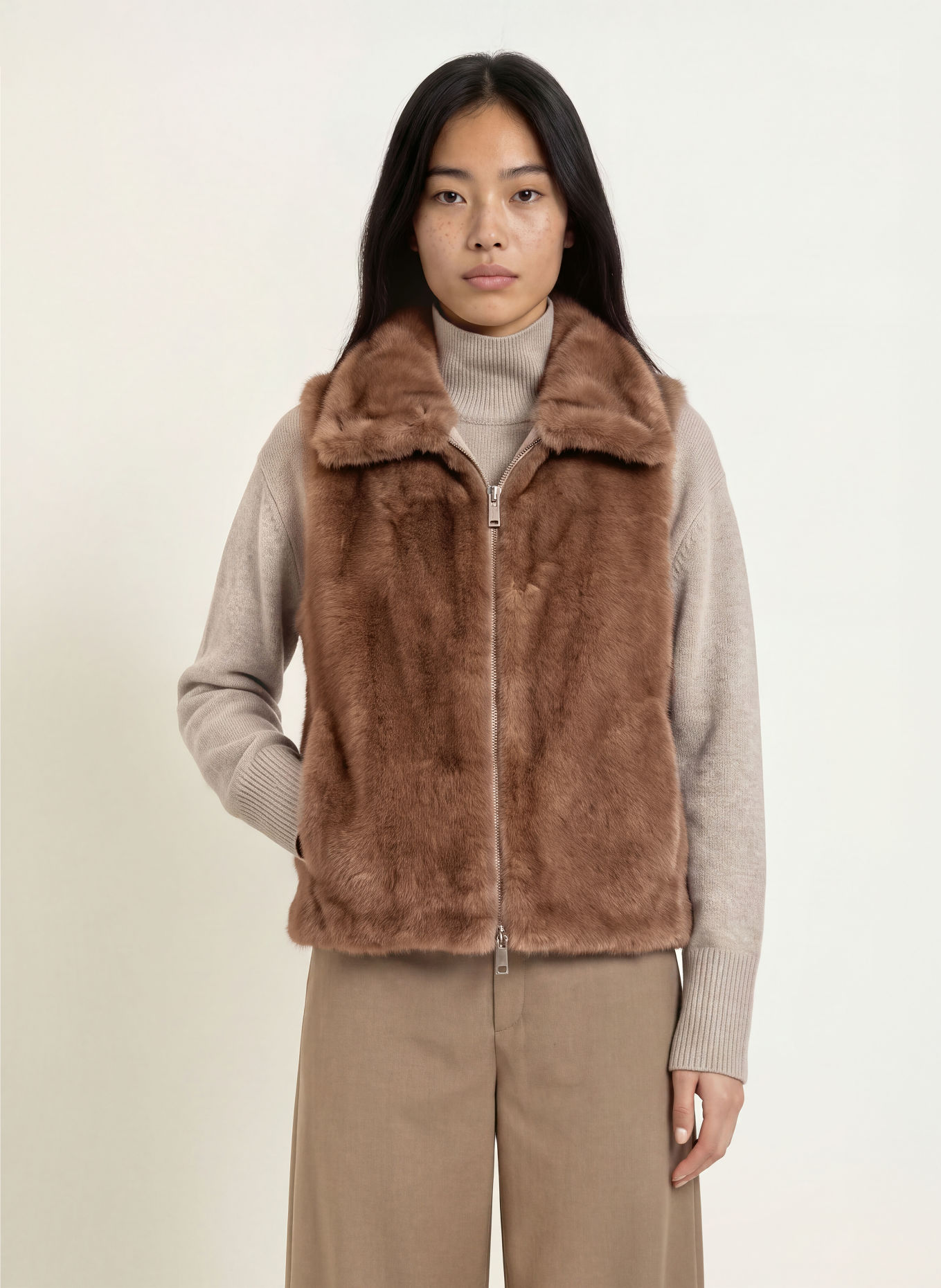 White Label Kunstfell-Weste im Materialmix: TAUPE