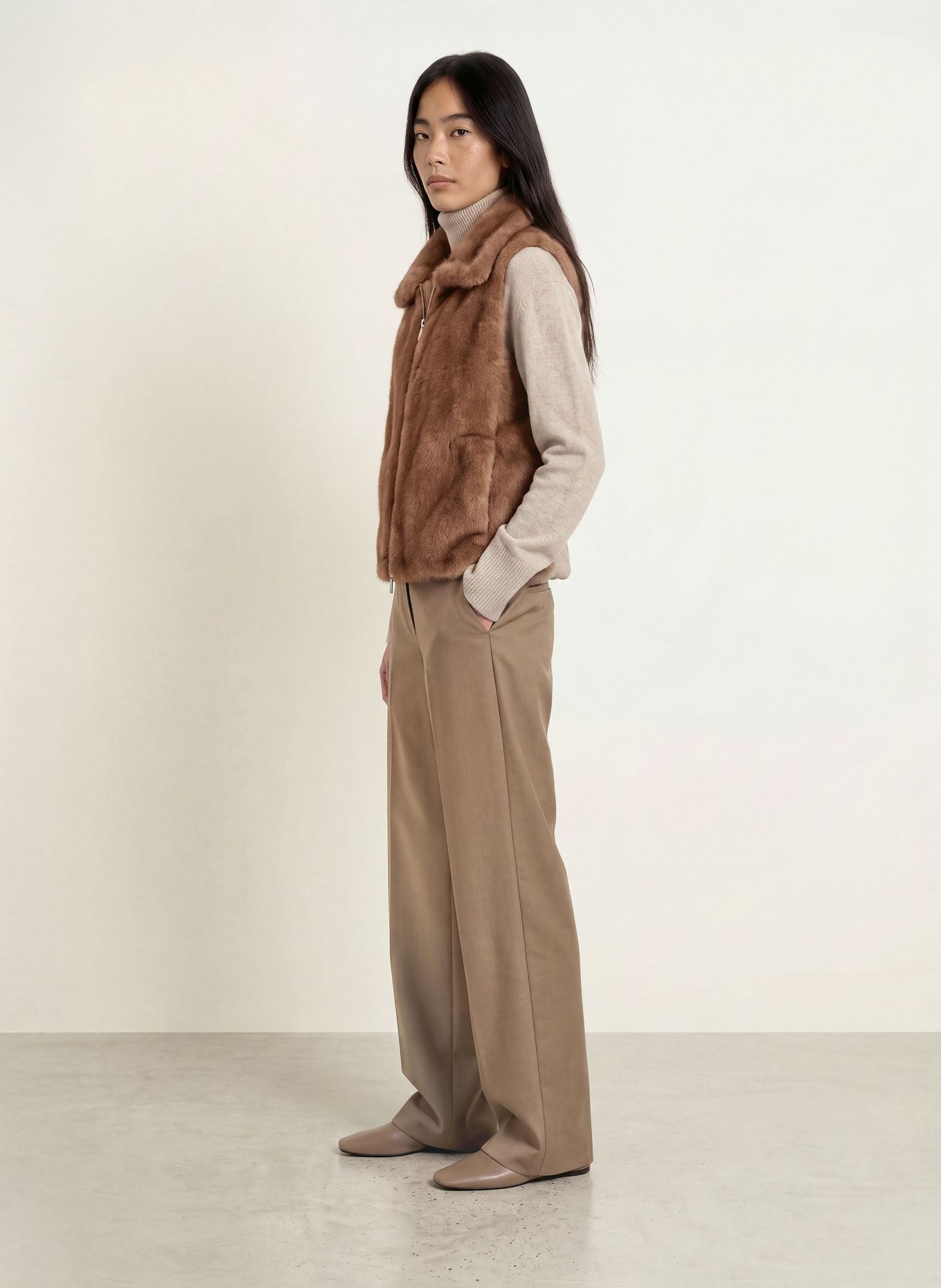 White Label Kunstfell-Weste im Materialmix: TAUPE