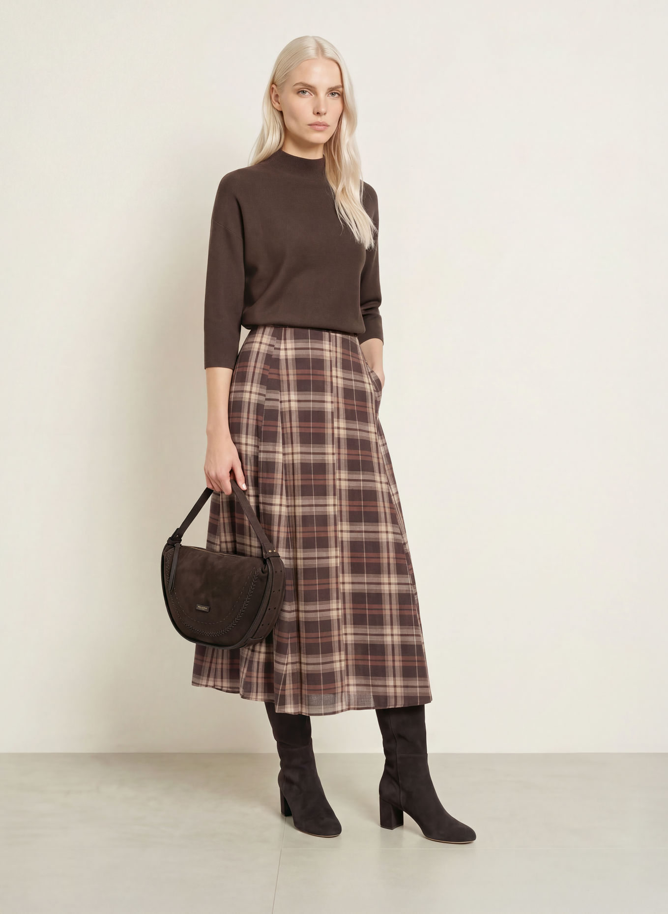 comma Sweater with 3/4-length sleeves: DARK BROWN