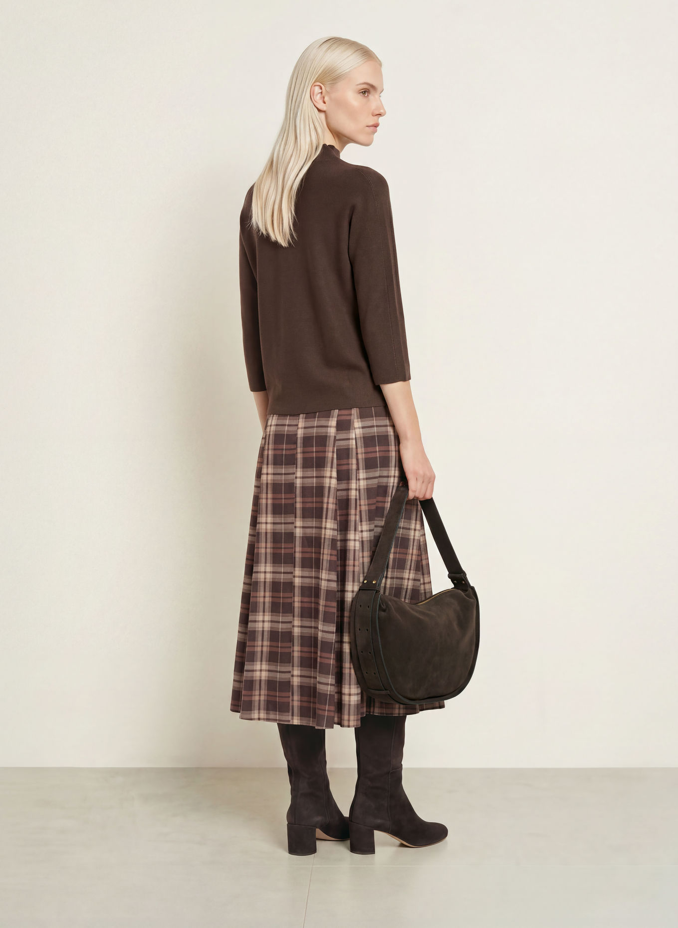 comma Sweater with 3/4-length sleeves: DARK BROWN
