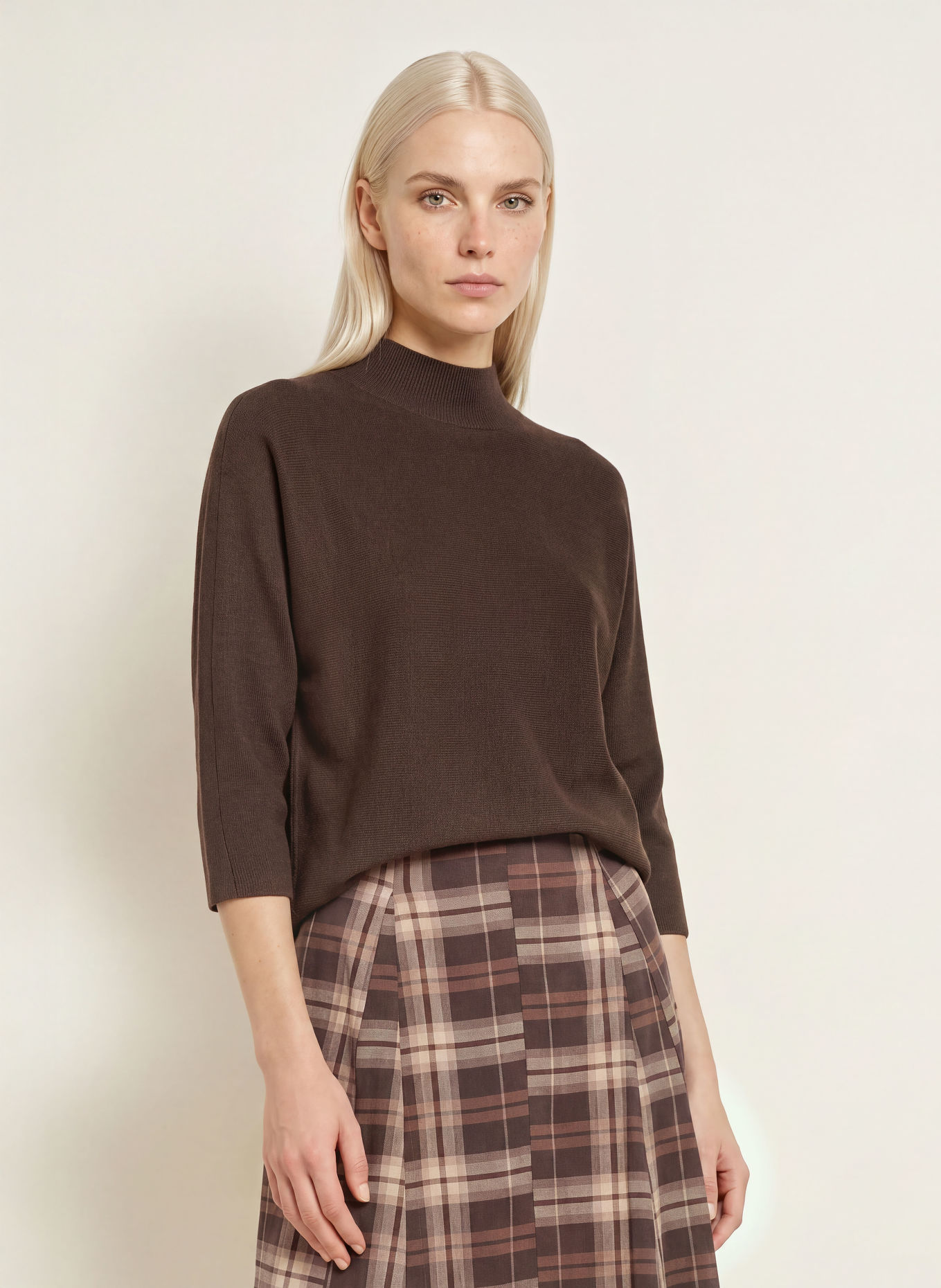 comma Sweater with 3/4-length sleeves: DARK BROWN