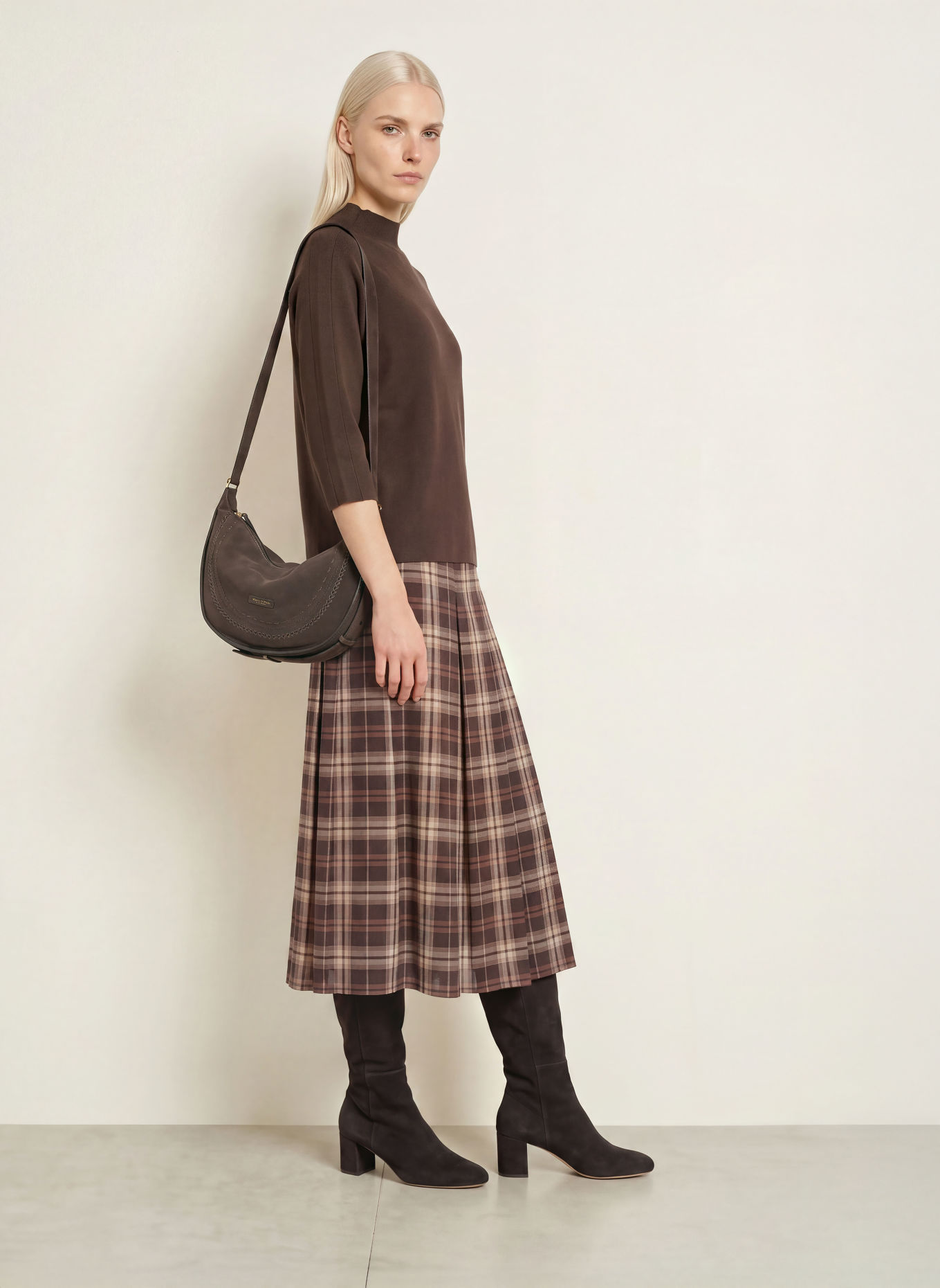 comma Sweater with 3/4-length sleeves: DARK BROWN