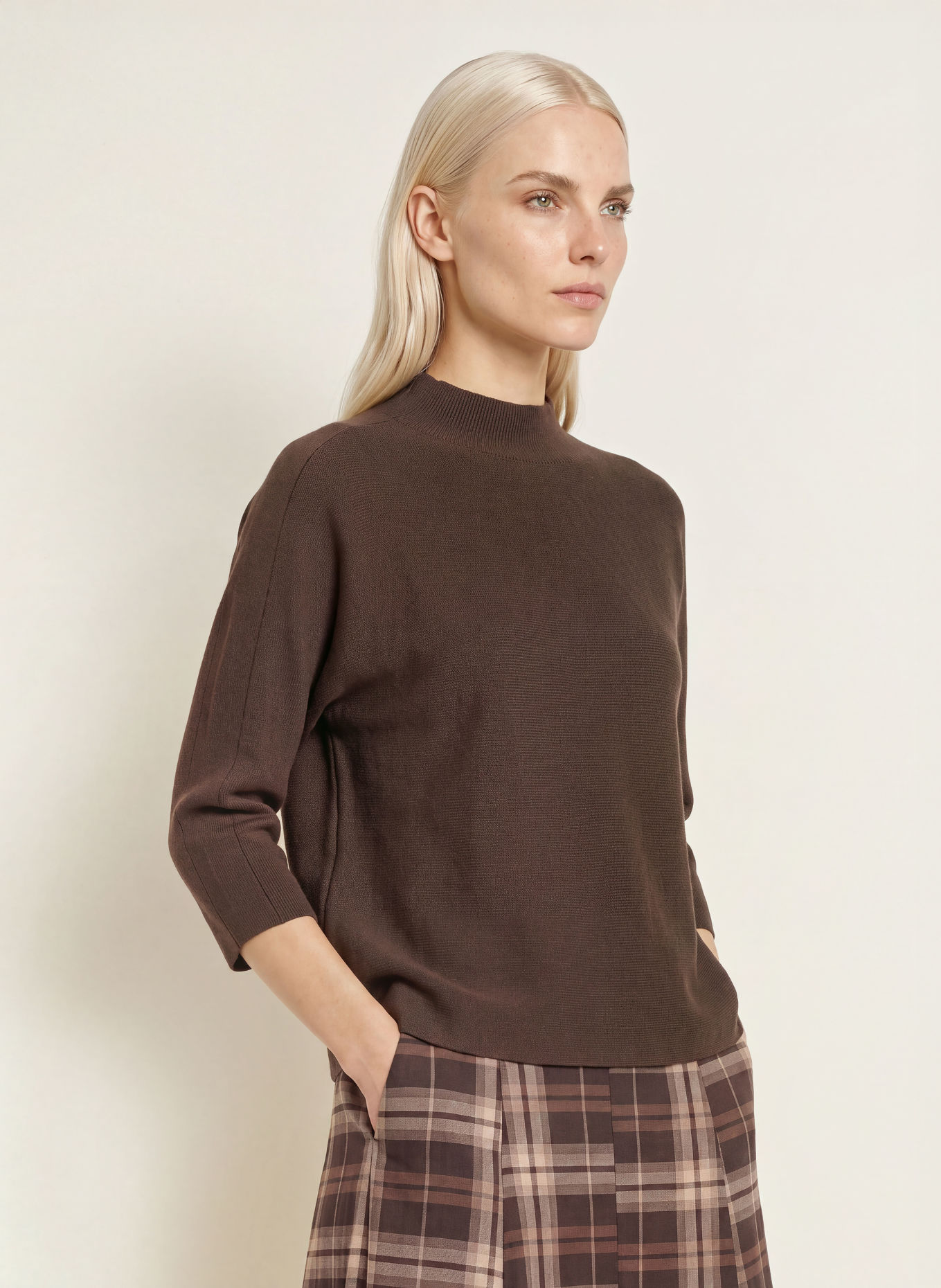 comma Sweater with 3/4-length sleeves: DARK BROWN
