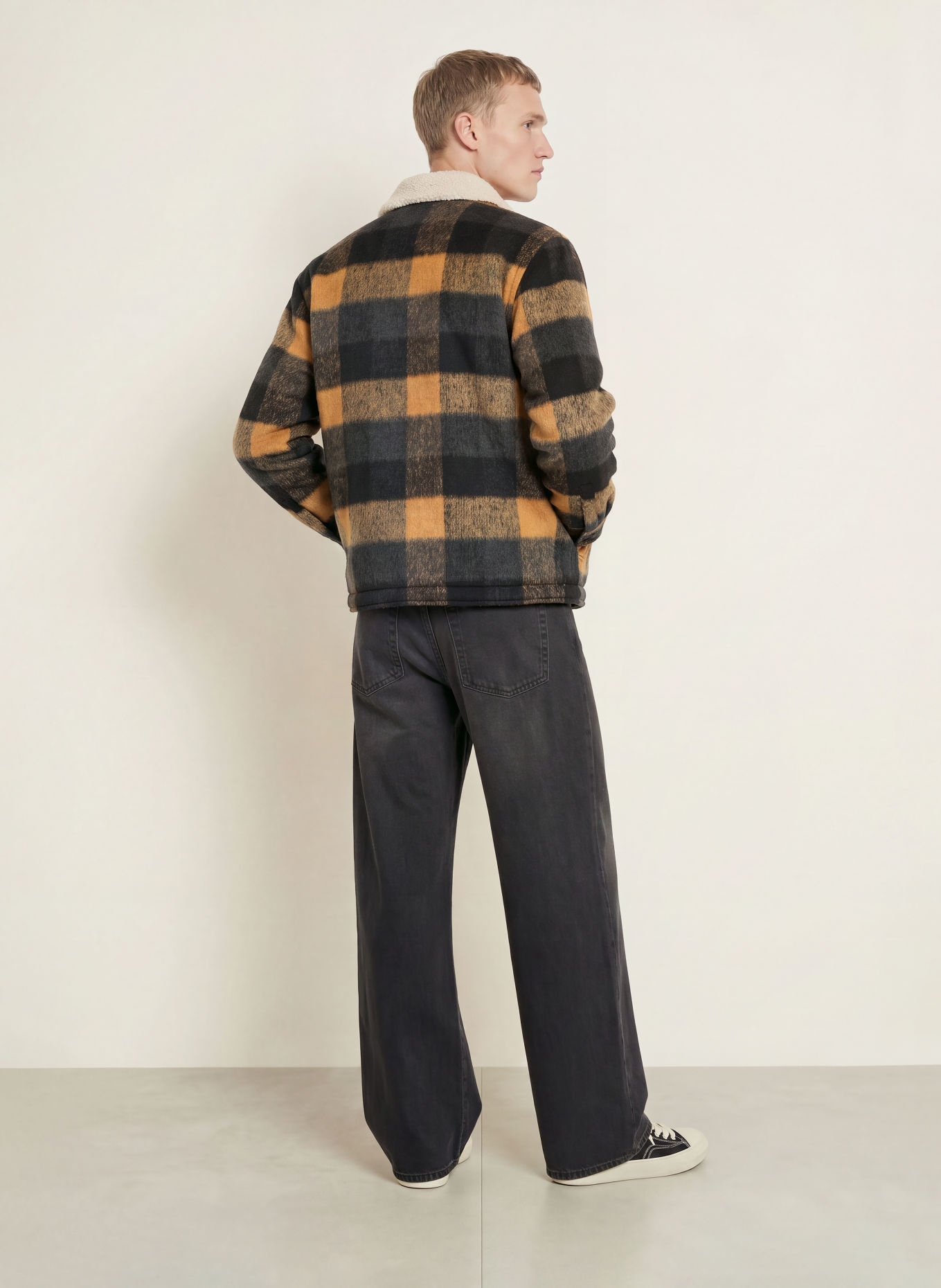 TOMMY JEANS Jachetă cu blană de teddy: NEGRU / CAMEL / GRI ÎNCHIS