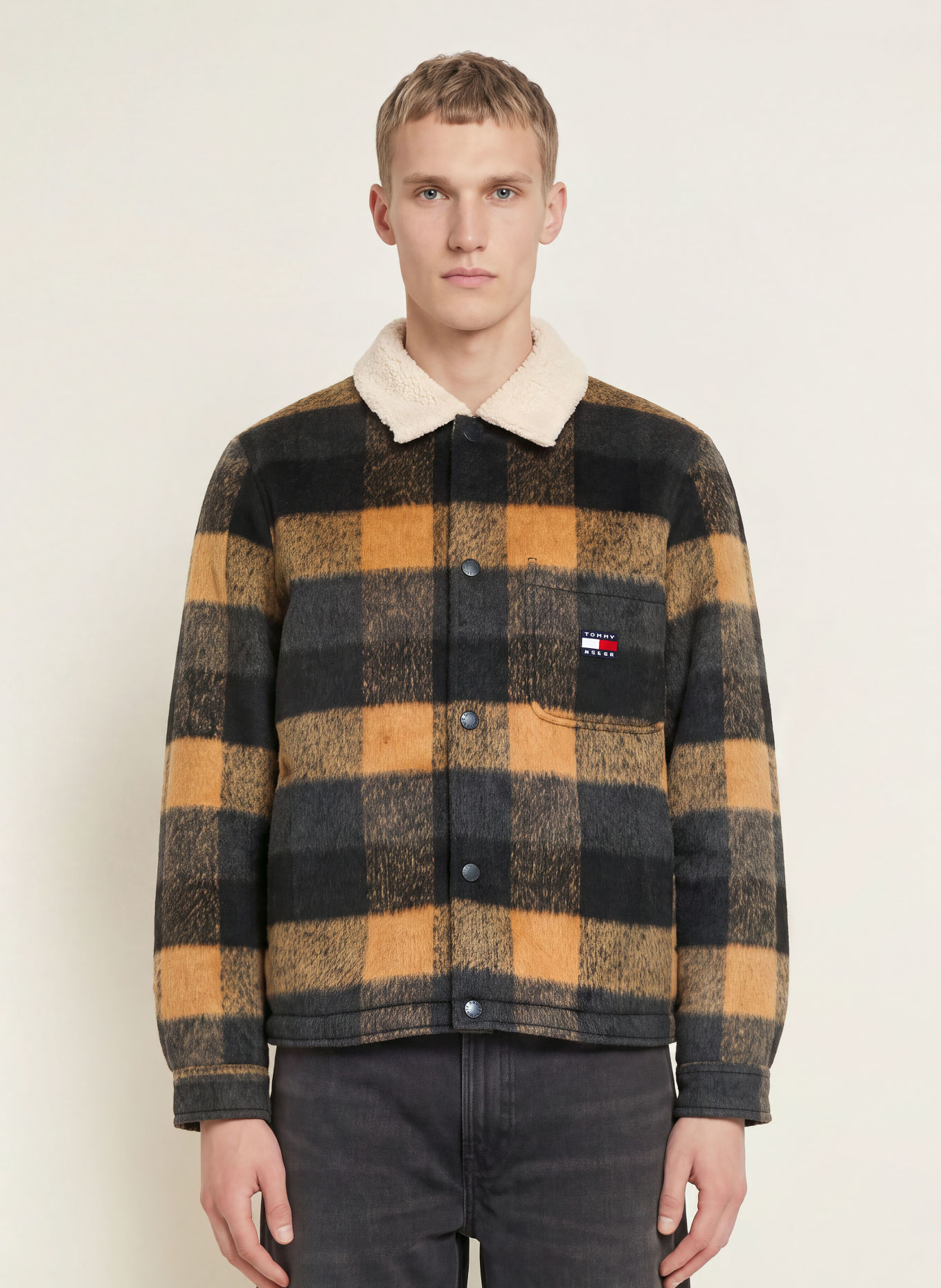 TOMMY JEANS Jachetă cu blană de teddy: NEGRU / CAMEL / GRI ÎNCHIS