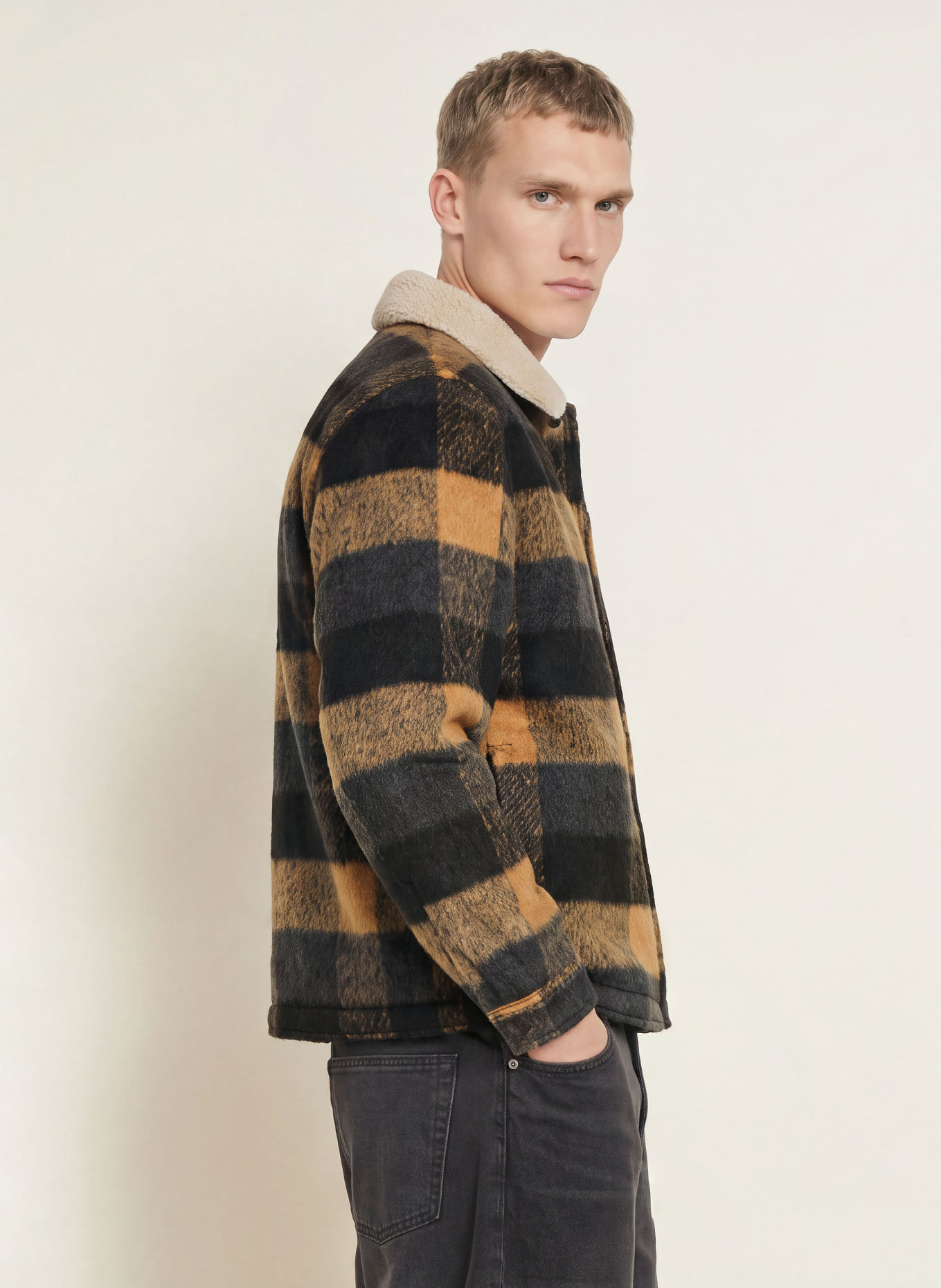 TOMMY JEANS Jachetă cu blană de teddy: NEGRU / CAMEL / GRI ÎNCHIS