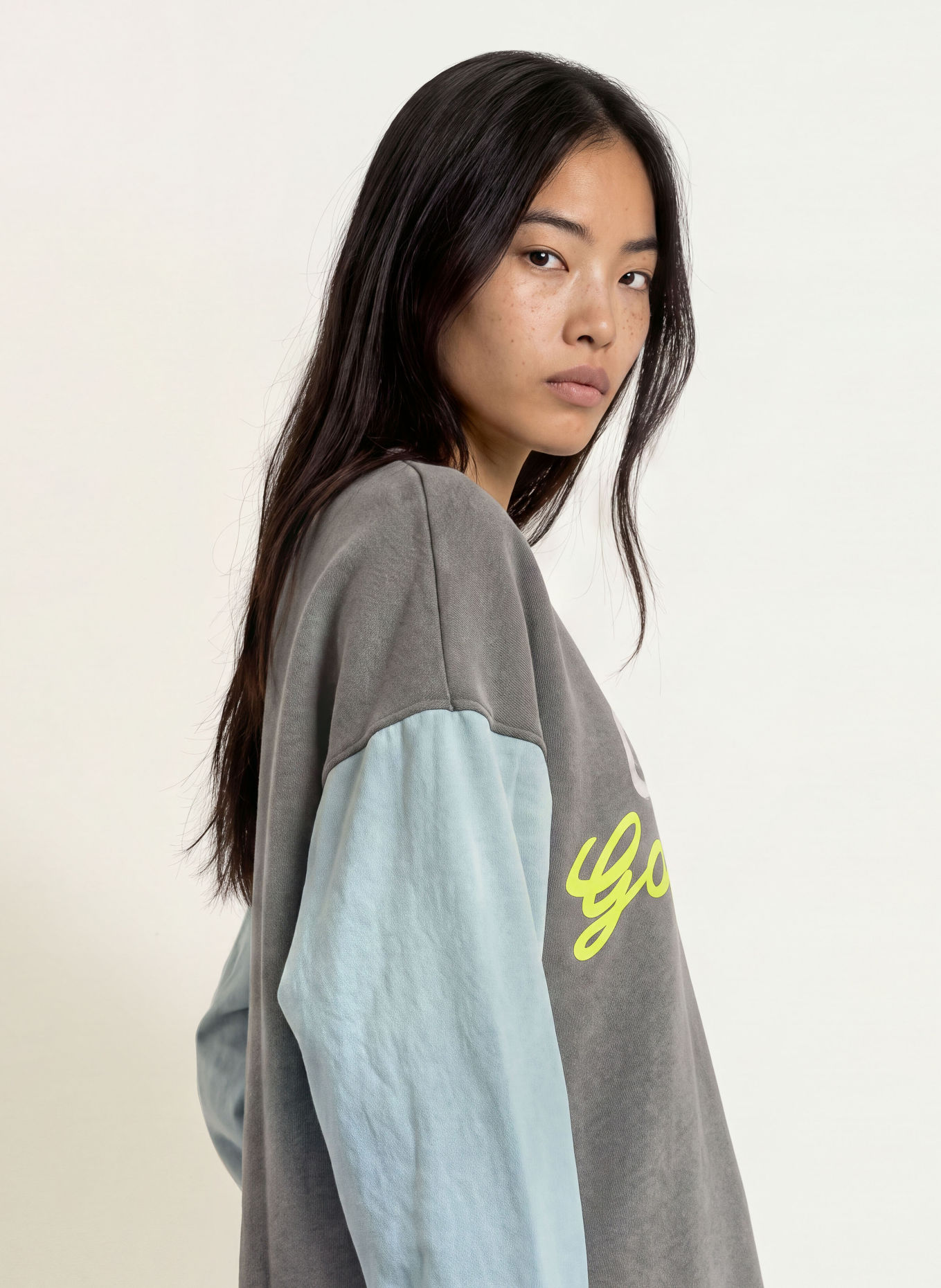 yippie hippie Sweatshirt van gemengde stoffen: GRIJS / NEONGEEL / LICHTBLAUW